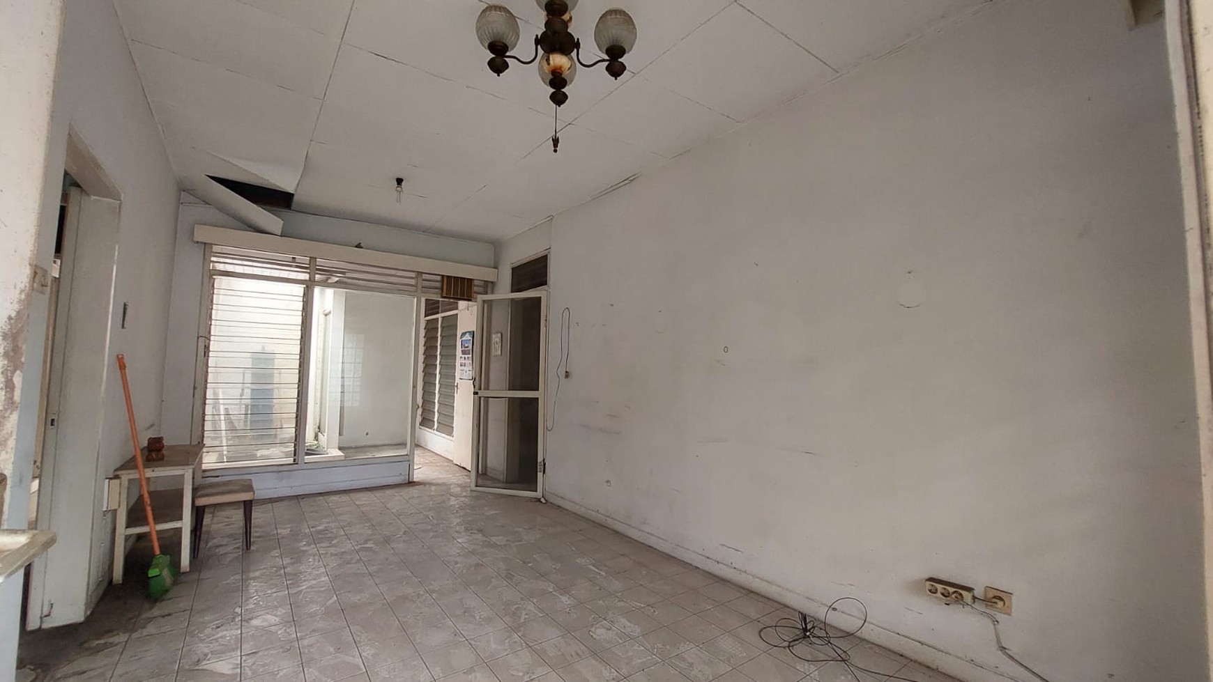 Rumah Murah 1 lantai, Hitung Tanah di Bumi Bintaro Permai, Jakarta Selatan.