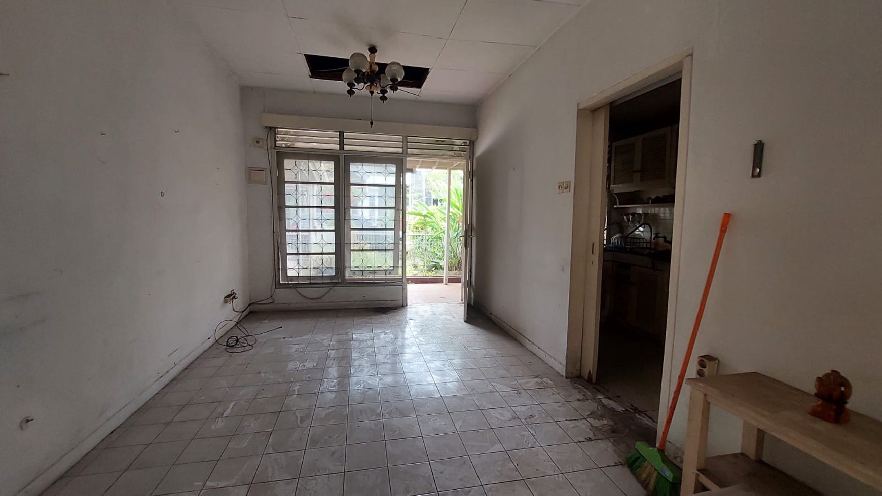 Rumah Murah 1 lantai, Hitung Tanah di Bumi Bintaro Permai, Jakarta Selatan.