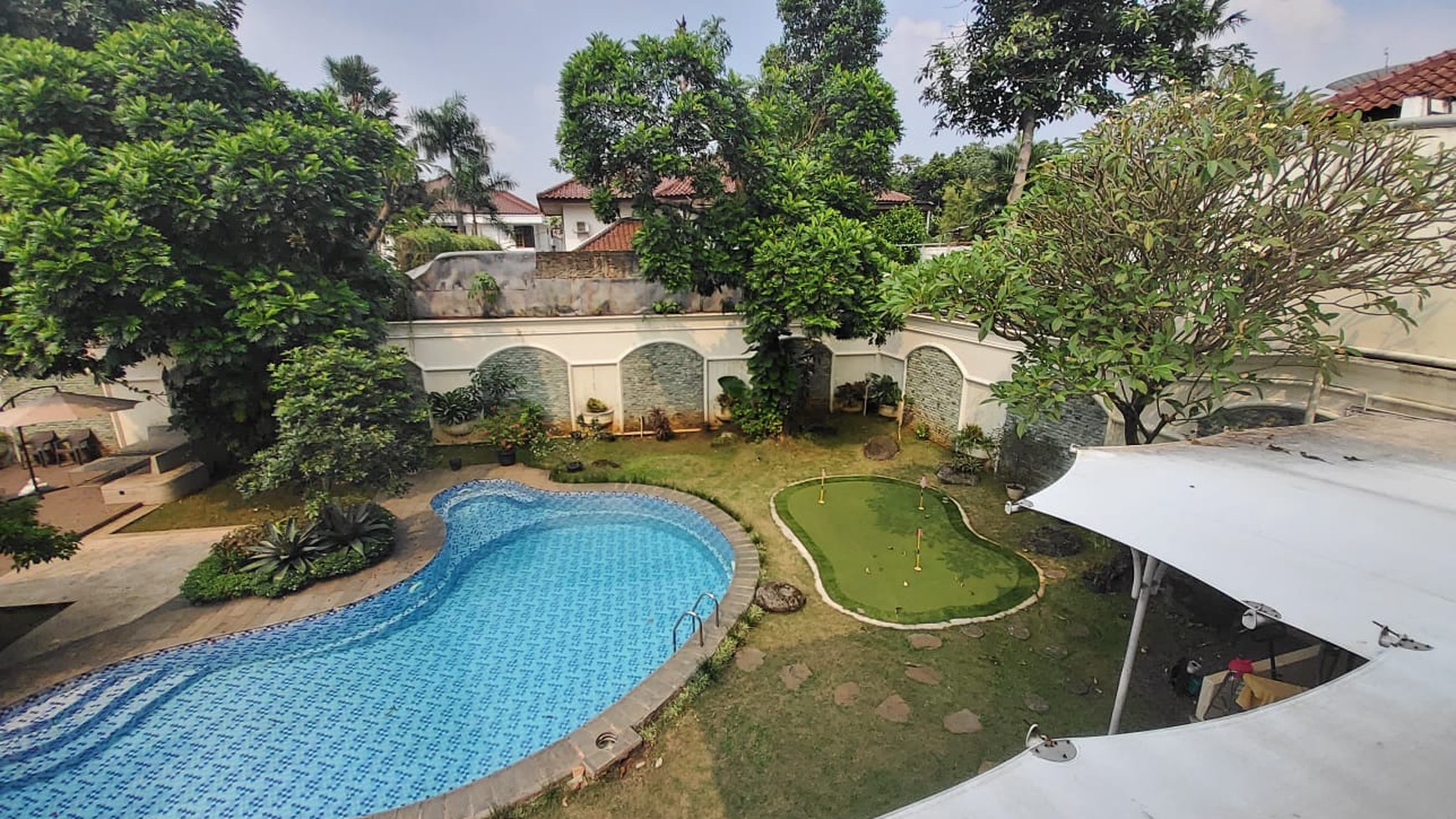 Rumah Lingkungan Nyaman dalam Townhouse di Daerah Ampera Jakarta Selatan