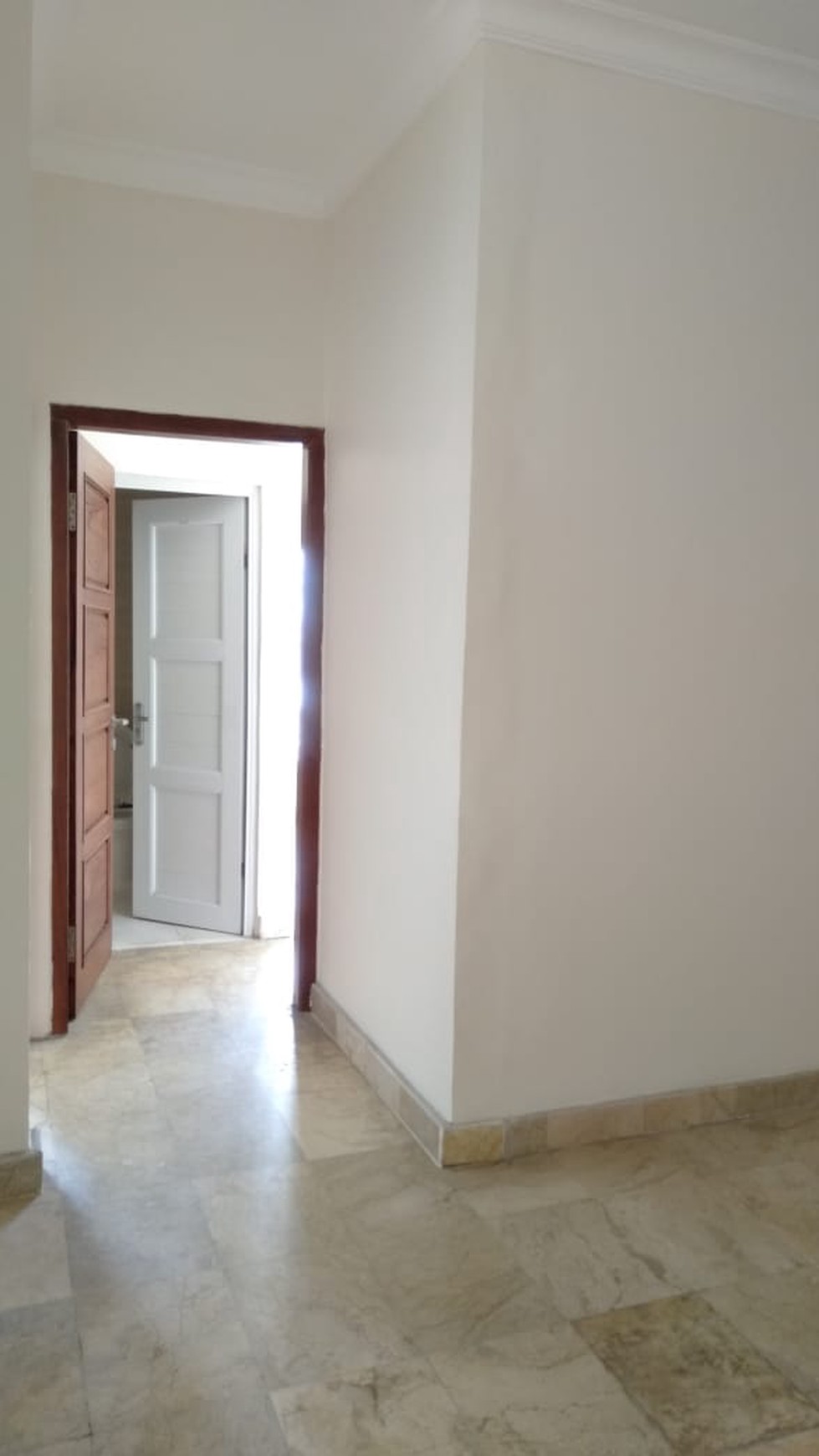 Rumah bagus, rapih dan terawat siap huni di Bintaro