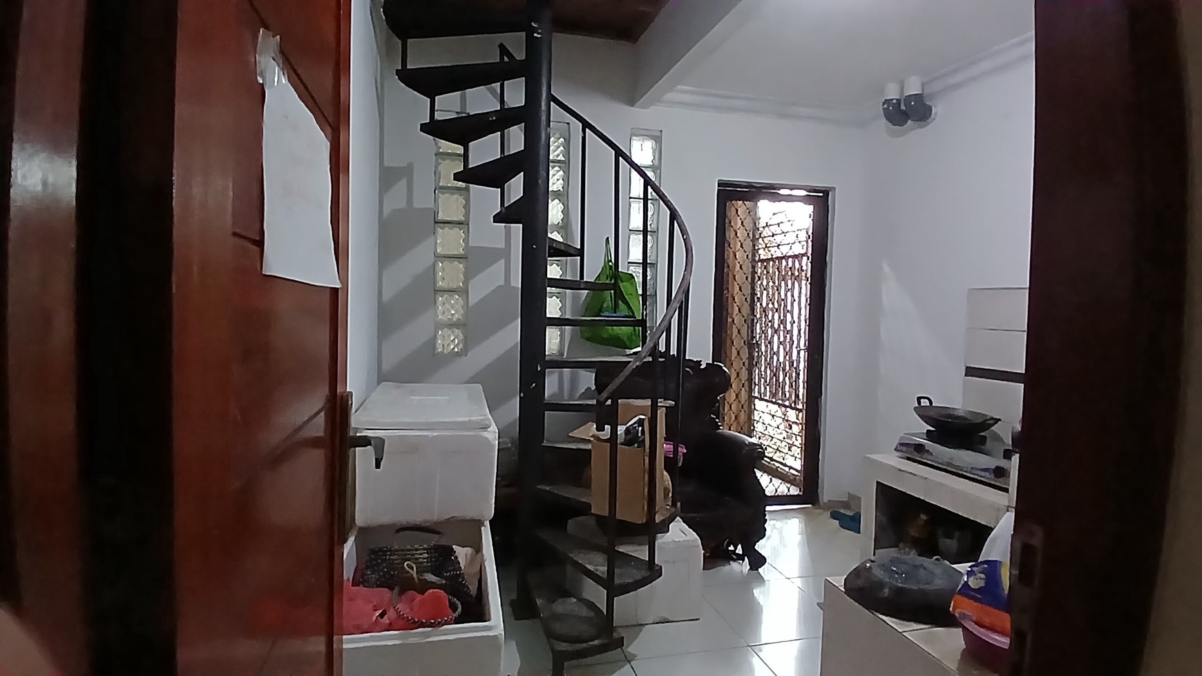 Rumah 2 lantai mezanine, bebas banjir, lokasi strategis di Rengas