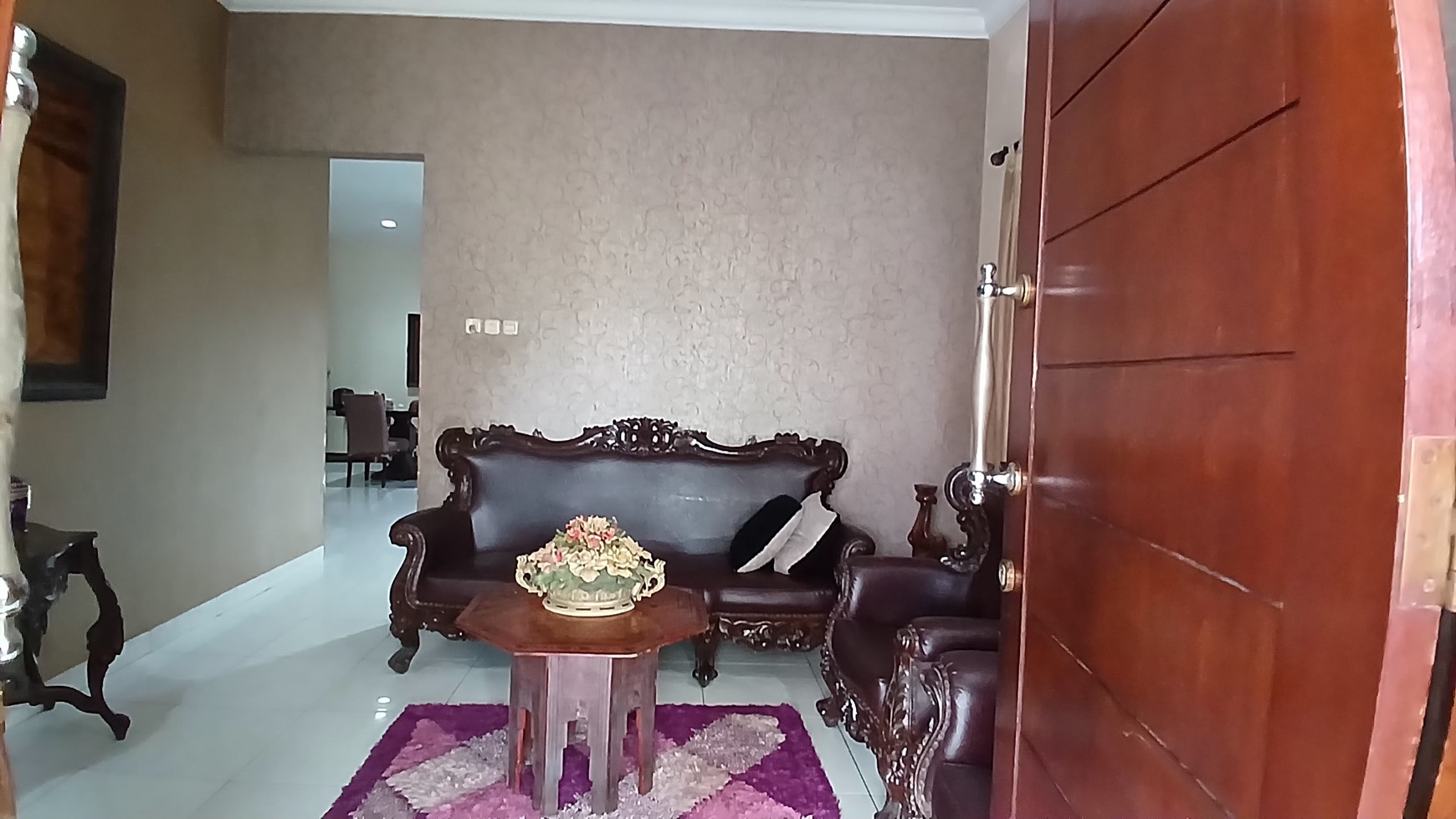 Rumah 2 lantai mezanine, bebas banjir, lokasi strategis di Rengas