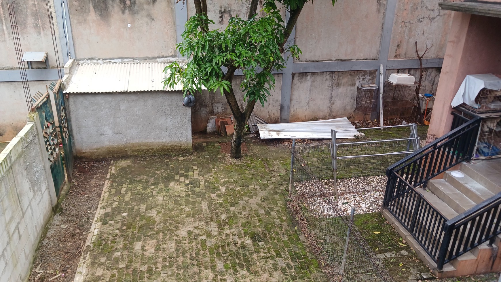 Rumah 2 lantai mezanine, bebas banjir, lokasi strategis di Rengas