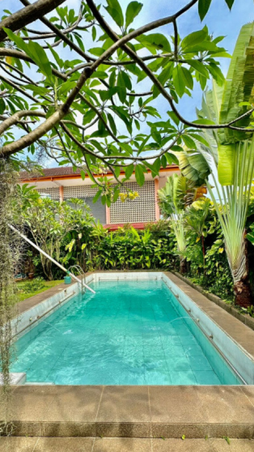 Rumah Tropical Homey Semi Furnished 5 Menit ke MRT Lebak Bulus