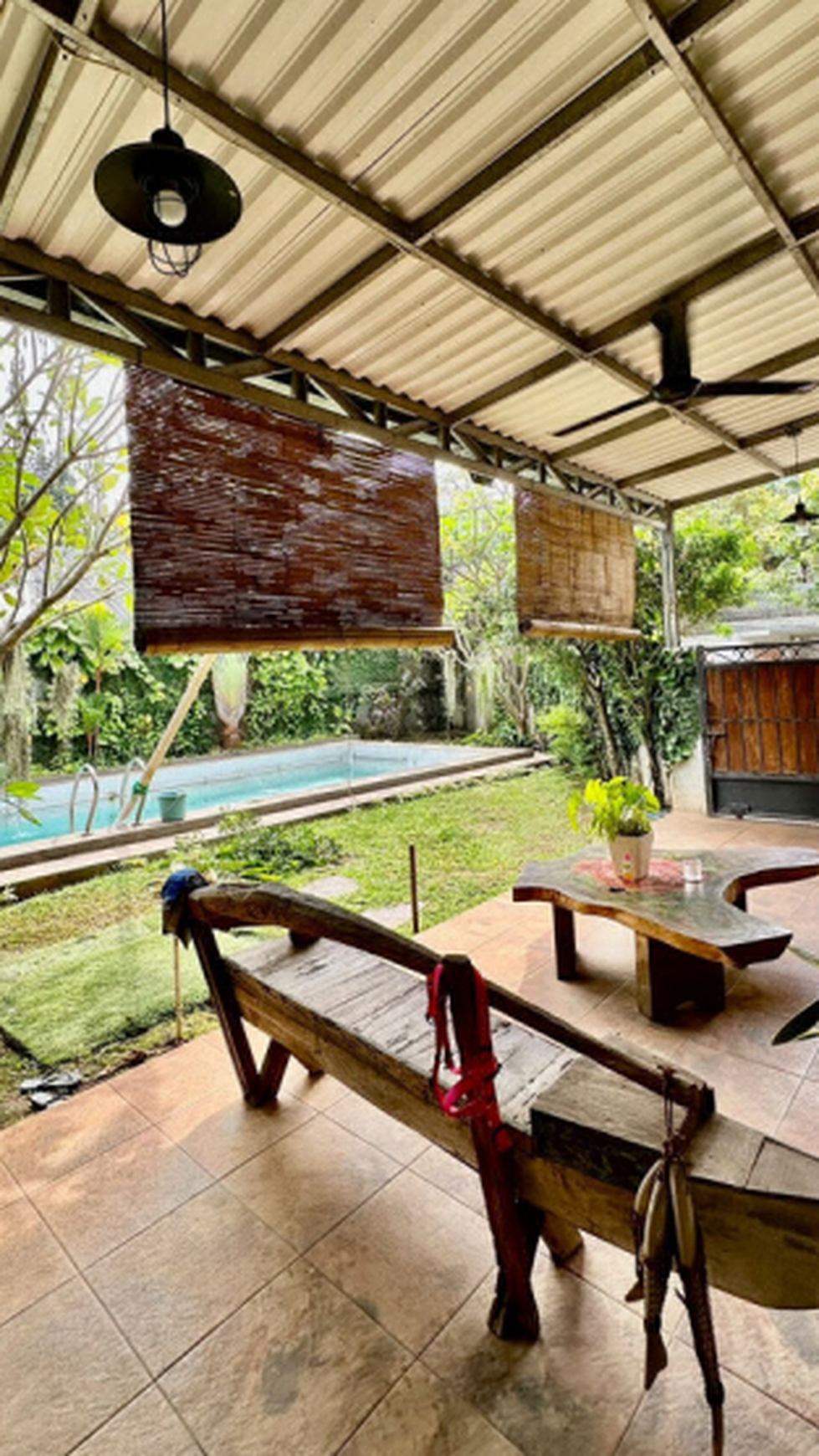Rumah Tropical Homey Semi Furnished 5 Menit ke MRT Lebak Bulus