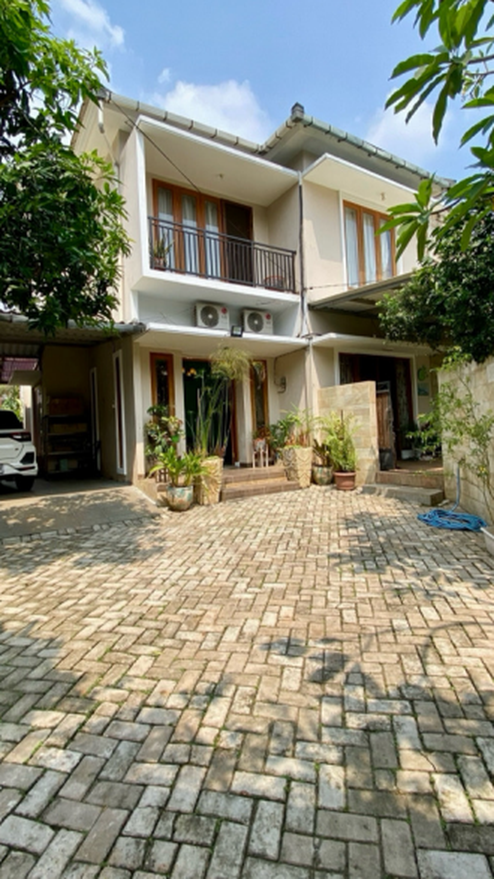 Rumah Tropical Homey Semi Furnished 5 Menit ke MRT Lebak Bulus