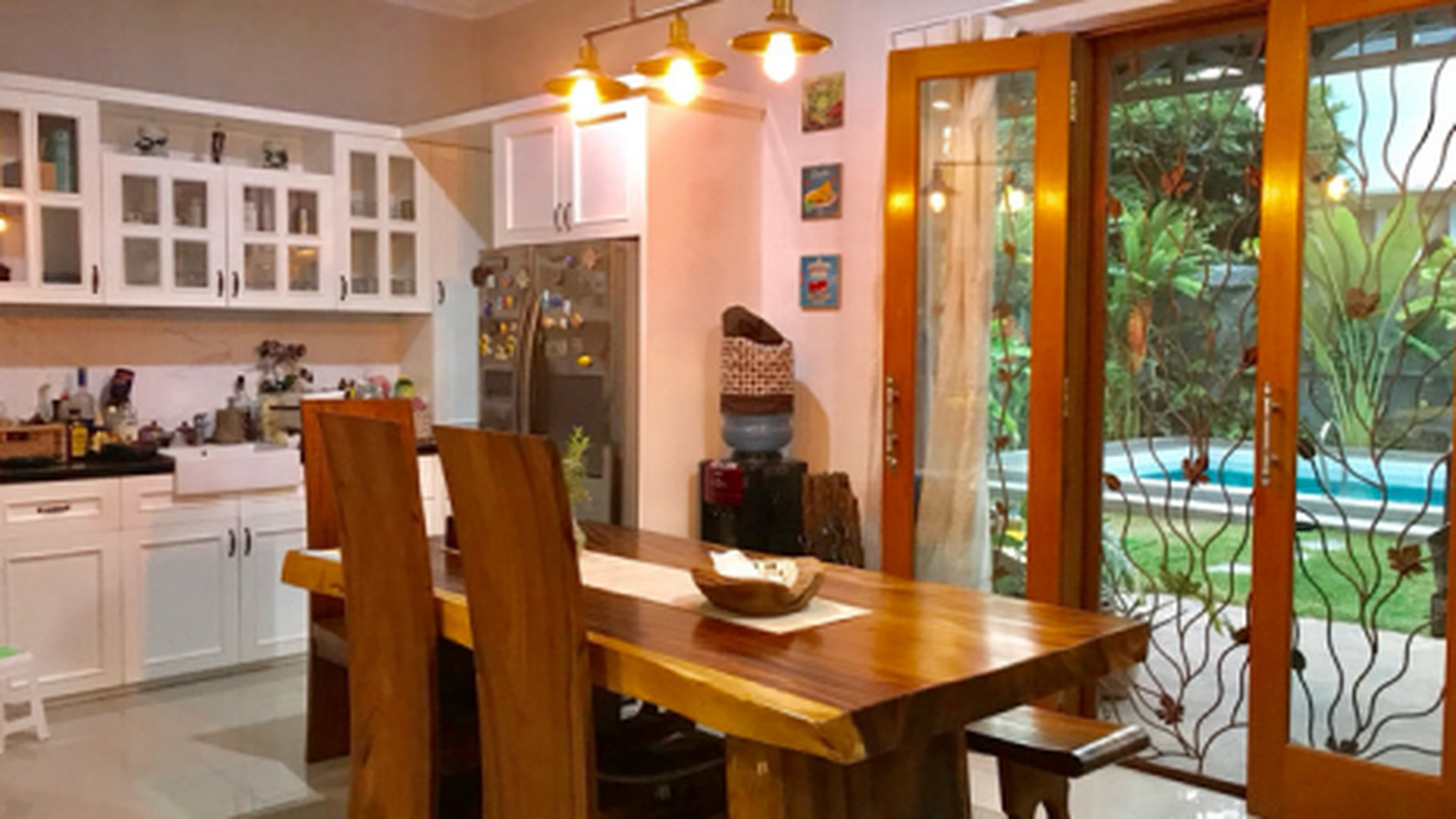 Rumah Tropical Homey Semi Furnished 5 Menit ke MRT Lebak Bulus