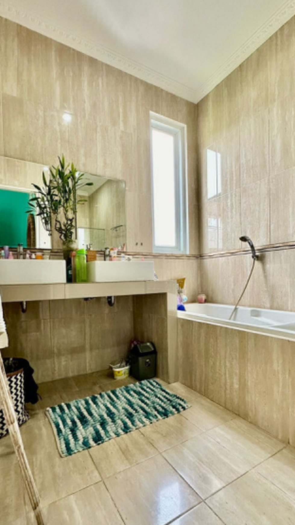 Rumah Tropical Homey Semi Furnished 5 Menit ke MRT Lebak Bulus