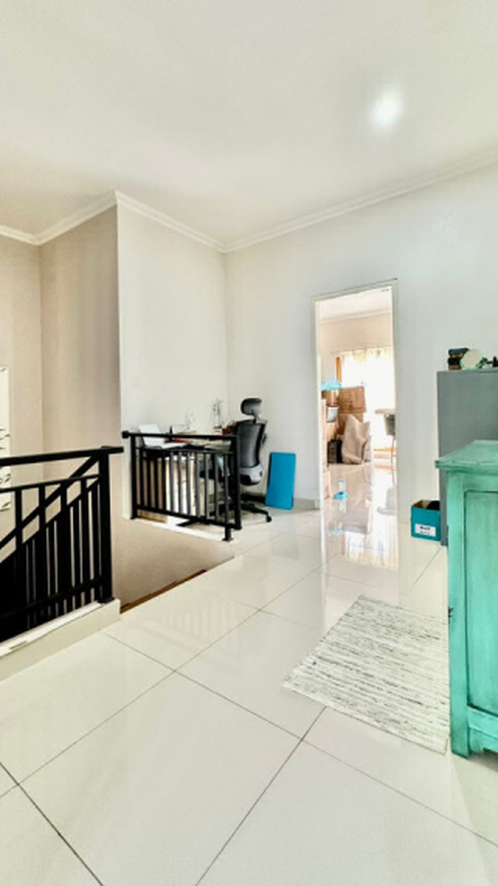 Rumah Tropical Homey Semi Furnished 5 Menit ke MRT Lebak Bulus