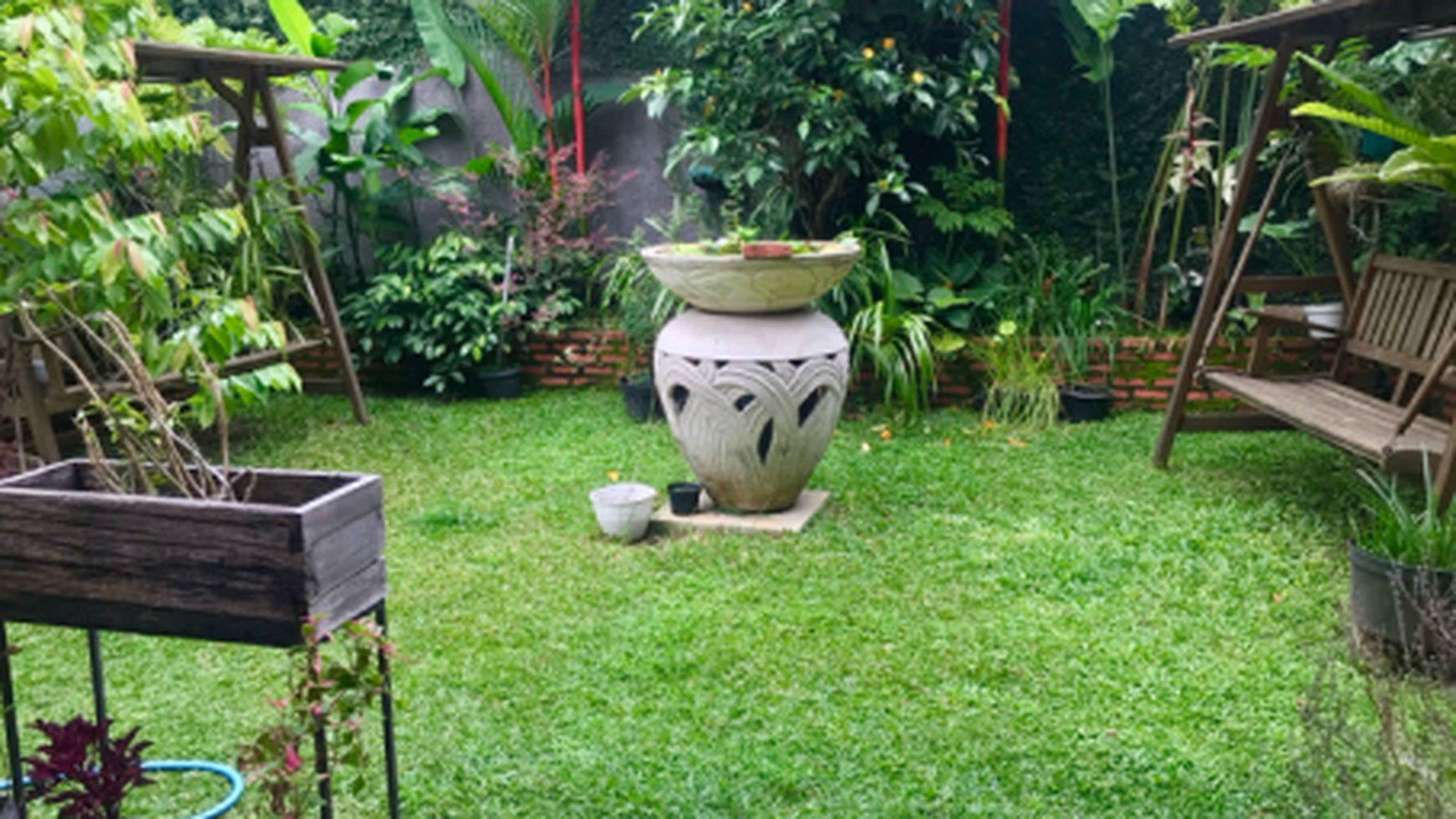 Rumah Tropical Homey Semi Furnished 5 Menit ke MRT Lebak Bulus