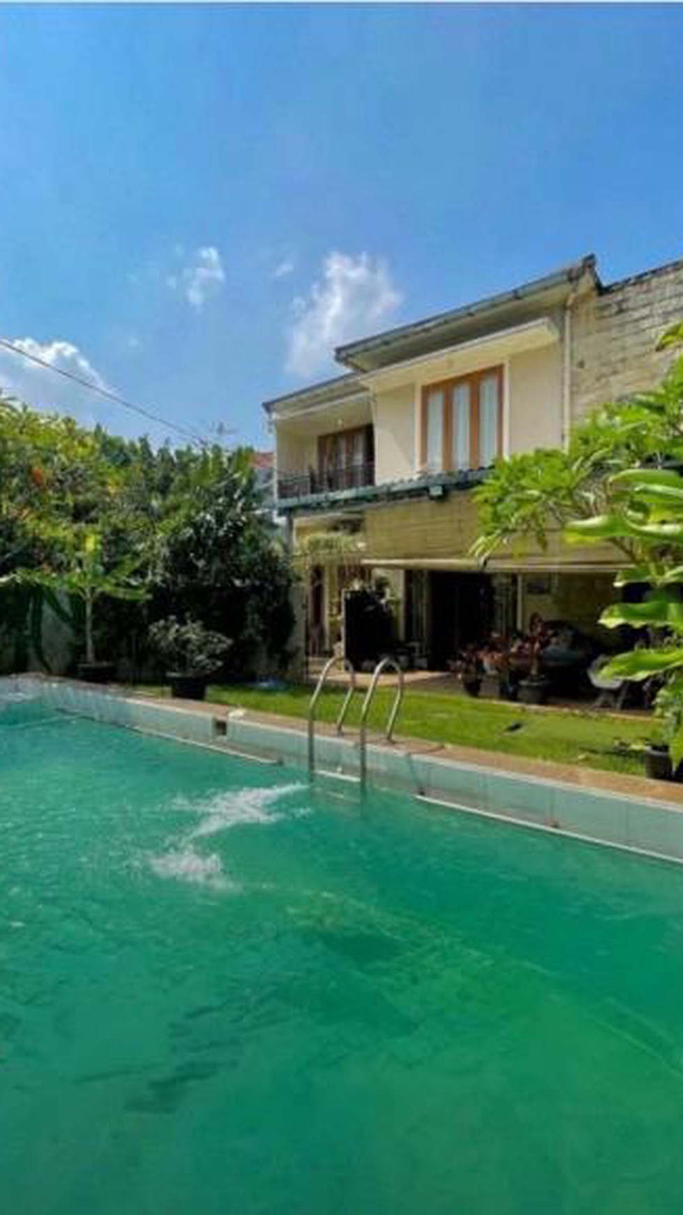 Rumah Tropical Homey Semi Furnished 5 Menit ke MRT Lebak Bulus