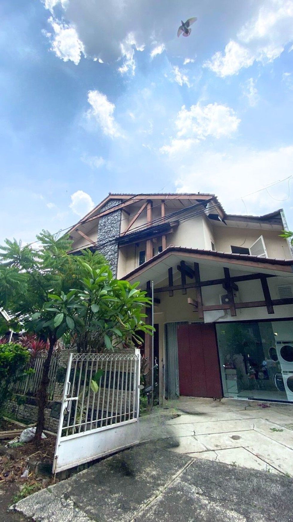 Rumah dalam Komplek Selangkah ke MRT Lebak Bulus, Jakarta Selatan