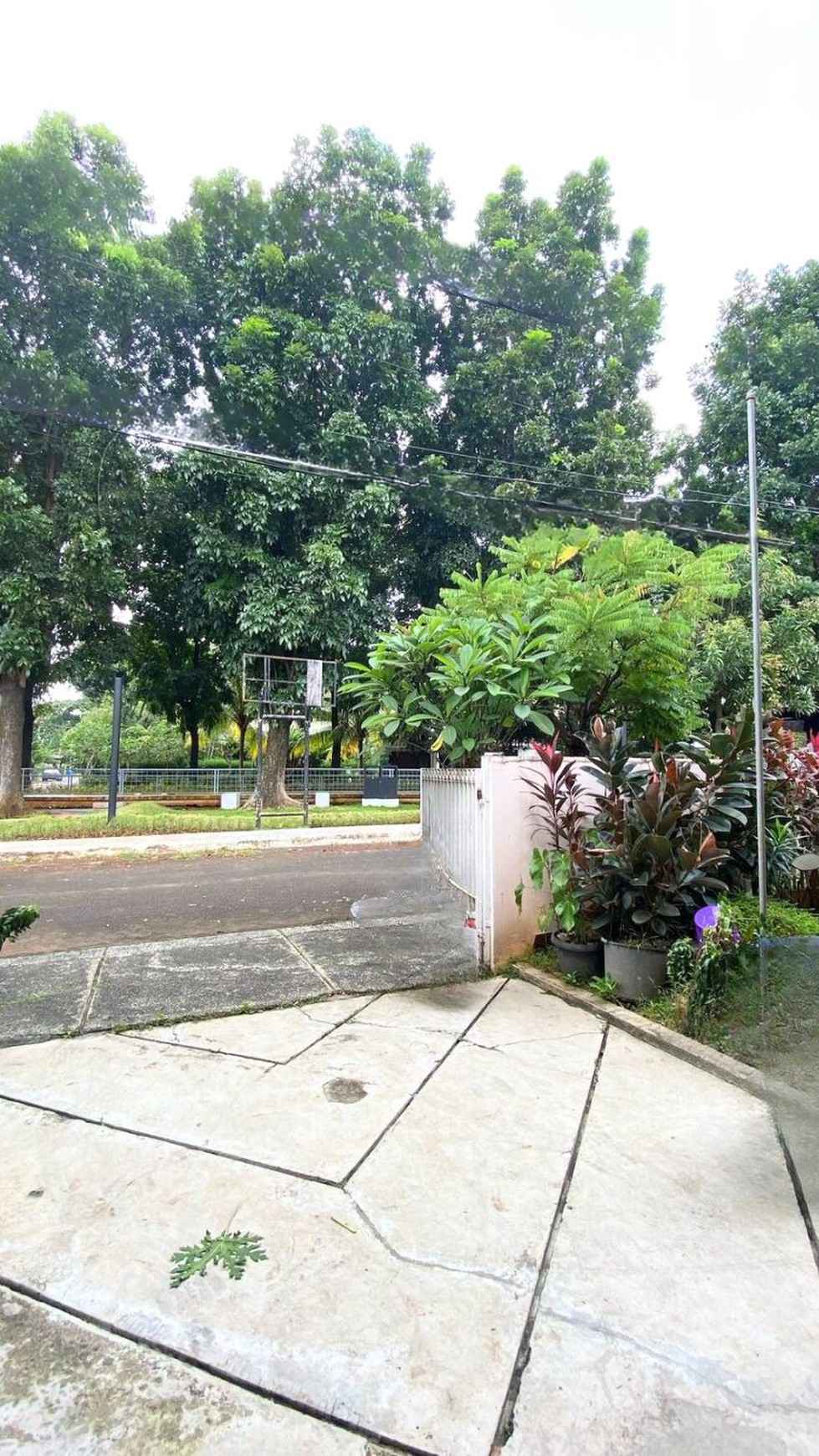 Rumah dalam Komplek Selangkah ke MRT Lebak Bulus, Jakarta Selatan