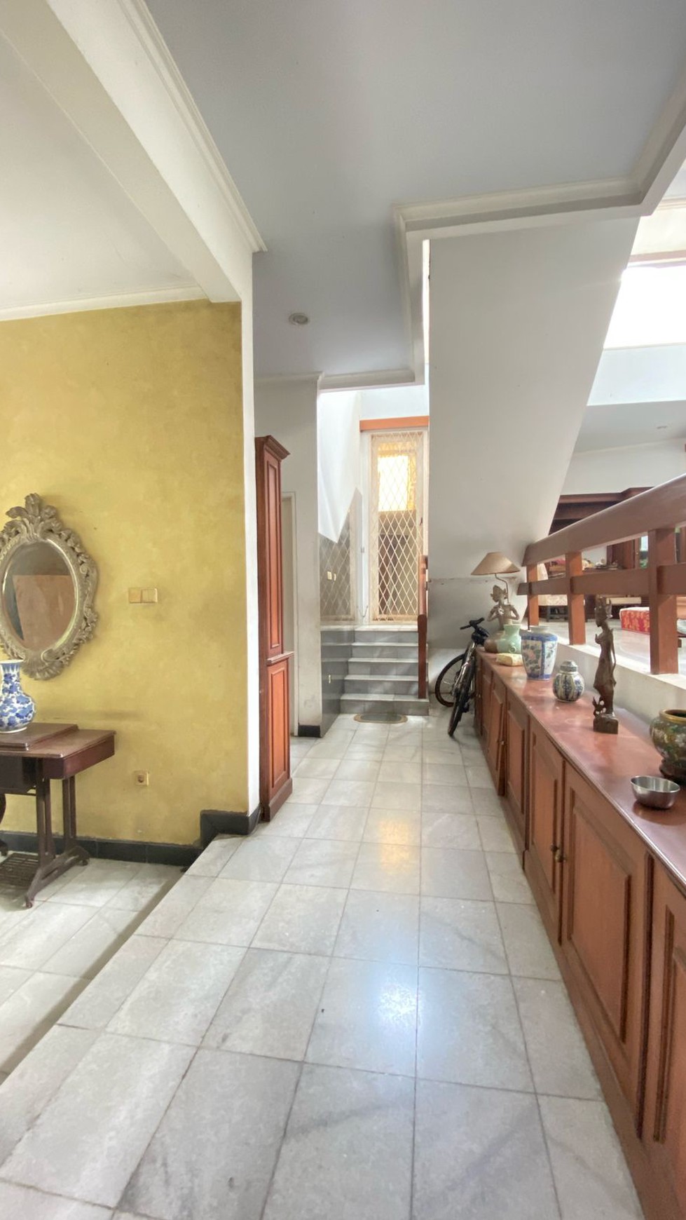 Rumah dalam Komplek Selangkah ke MRT Lebak Bulus, Jakarta Selatan