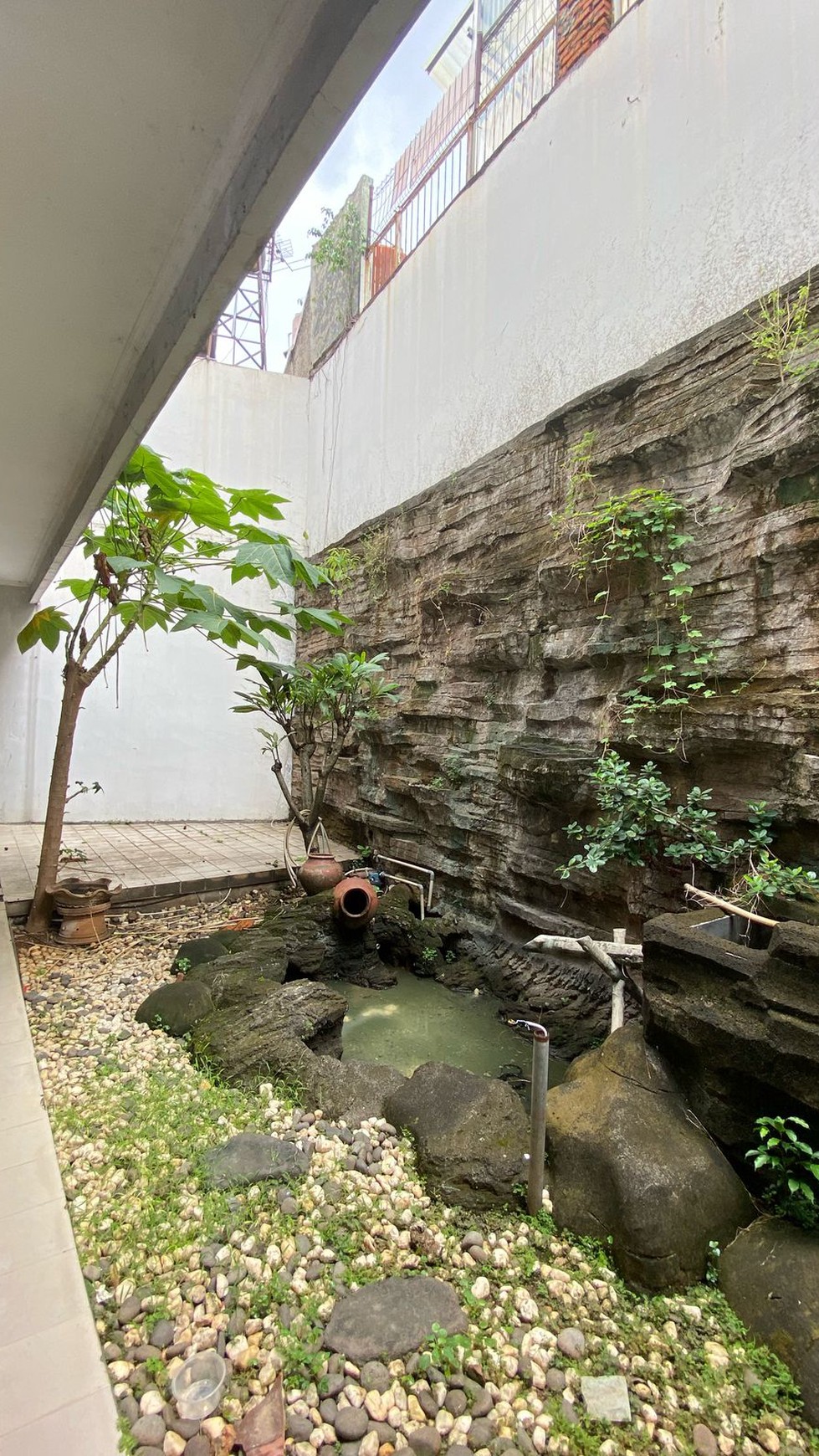 Rumah dalam Komplek Selangkah ke MRT Lebak Bulus, Jakarta Selatan