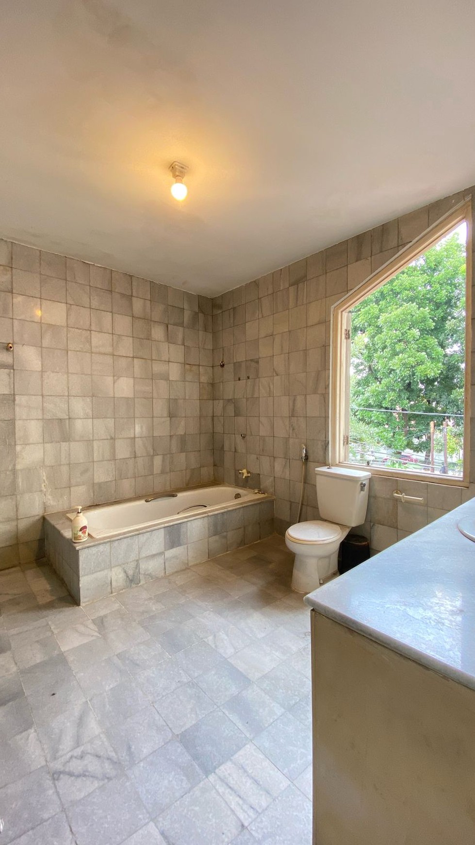 Rumah dalam Komplek Selangkah ke MRT Lebak Bulus, Jakarta Selatan