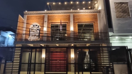 Dijual Rumah 5 KT dengan konsep Industrial, bangunan baru di kawasan elite setia budi jakarta selatan.