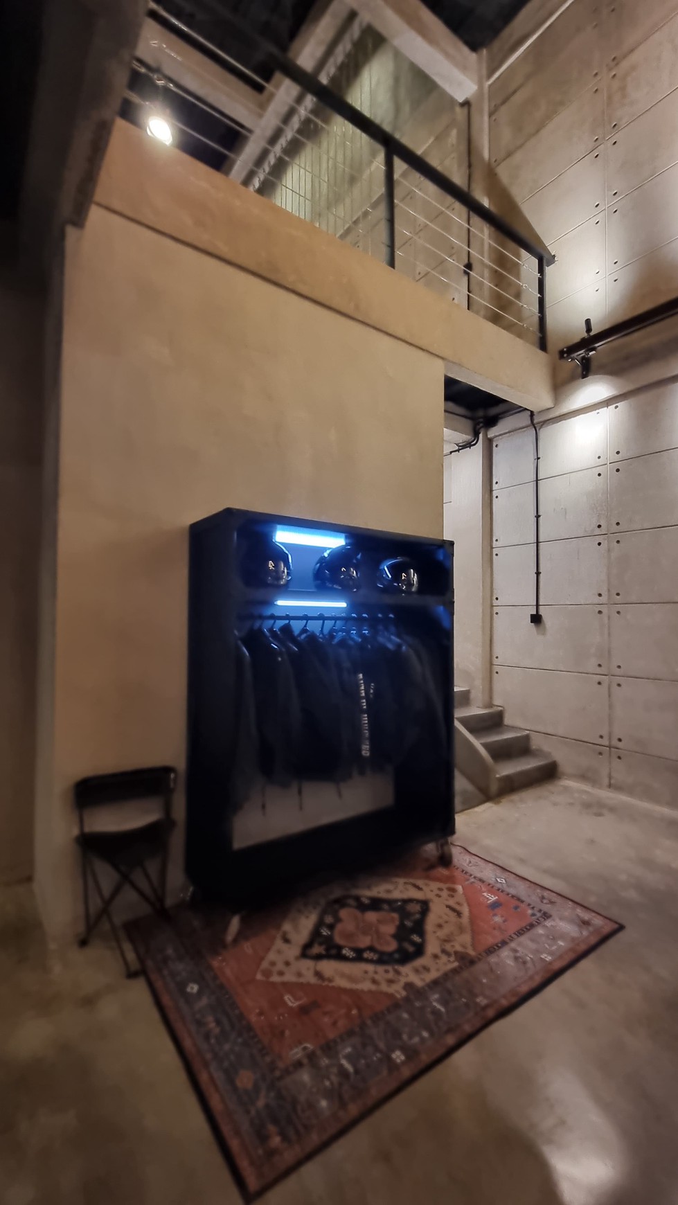 Dijual Rumah dengan konsep Industrial, bangunan baru di kawasan elite setia budi jakarta selatan.