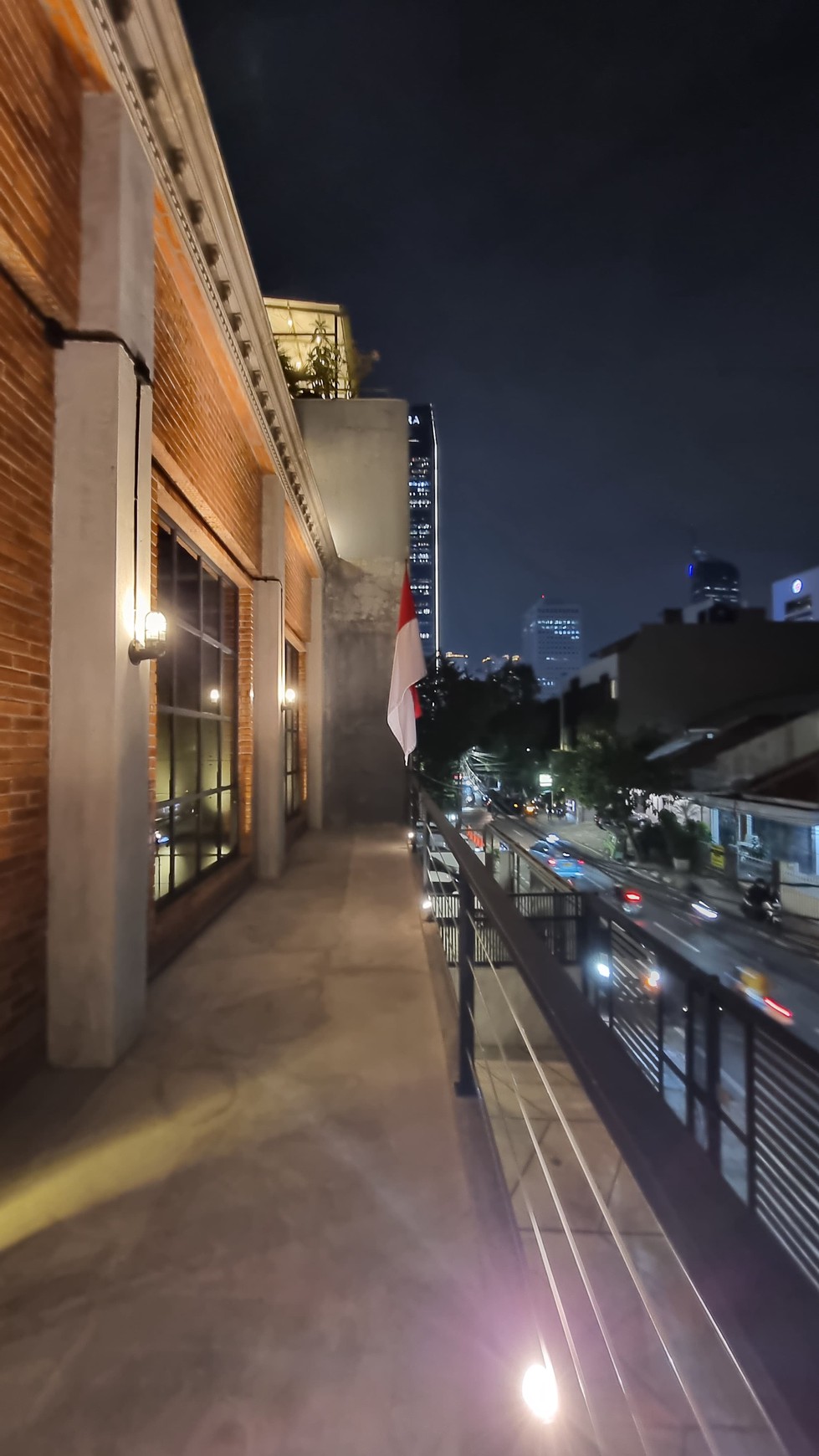Dijual Rumah dengan konsep Industrial, bangunan baru di kawasan elite setia budi jakarta selatan.