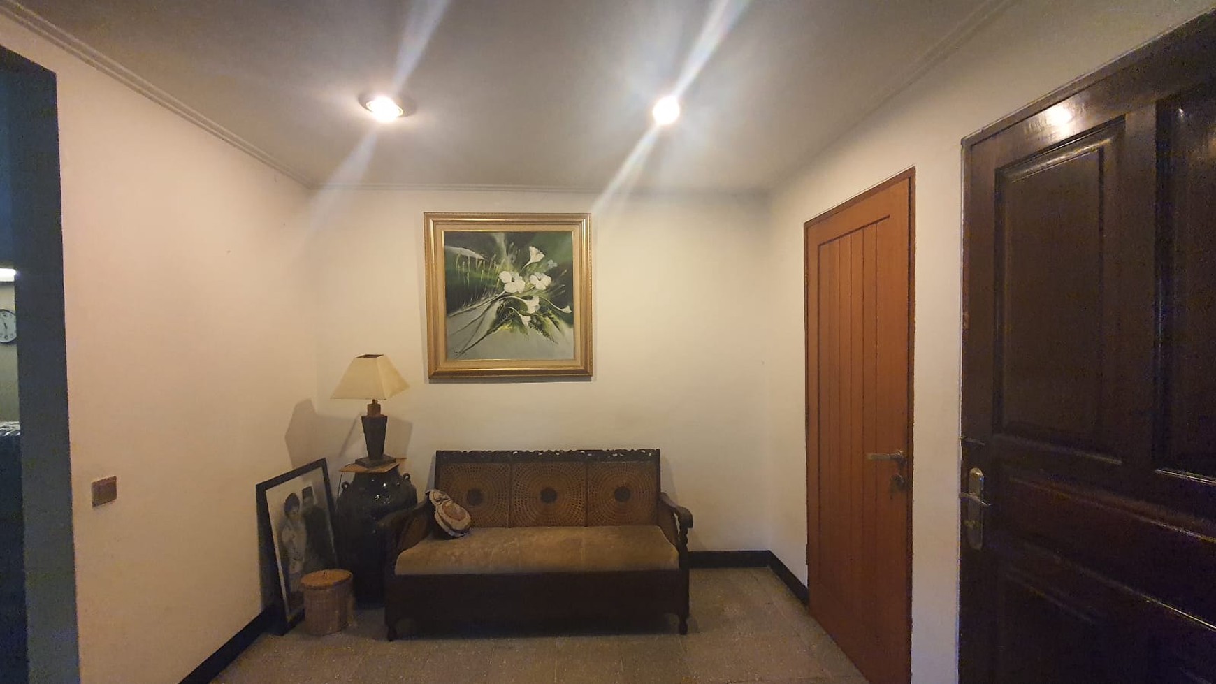 Rumah siap huni Dan Lokasi Tenang di Kemang