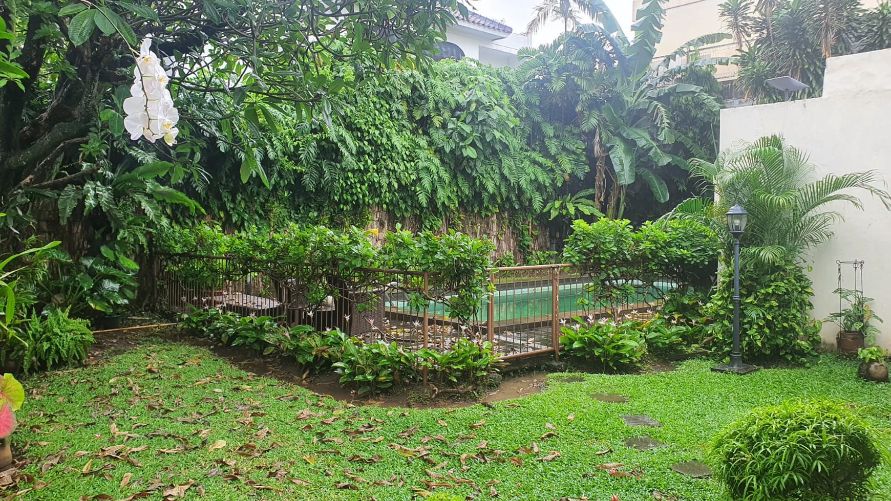 Rumah siap huni Dan Lokasi Tenang di Kemang