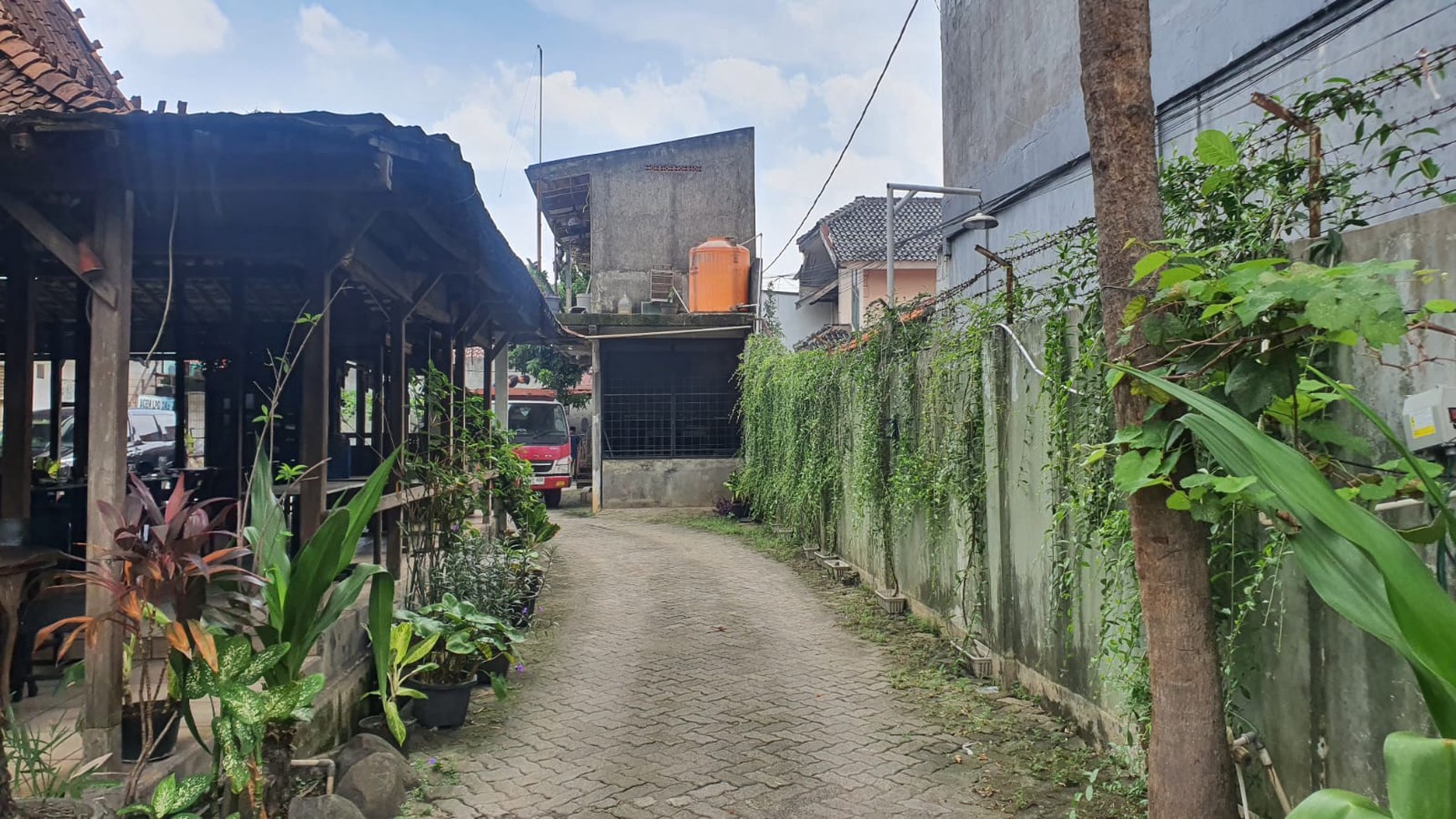 Tempat Usaha di Ragunan