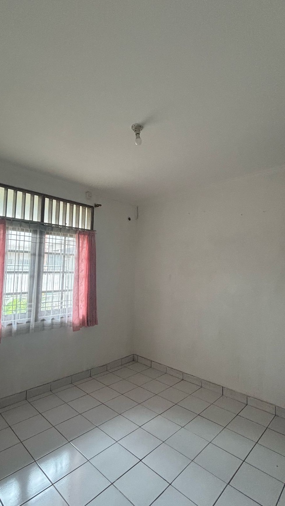 Rumah 1 lantai, dalam Cluster di Graha  Raya Bintaro.