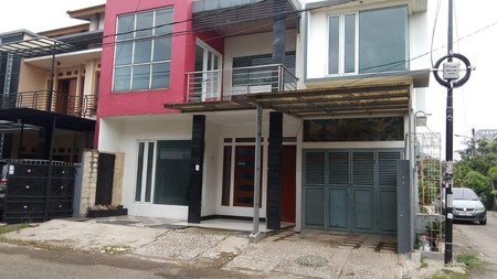 Rumah 2 Lantai di Komplek Griya Bandung Indah