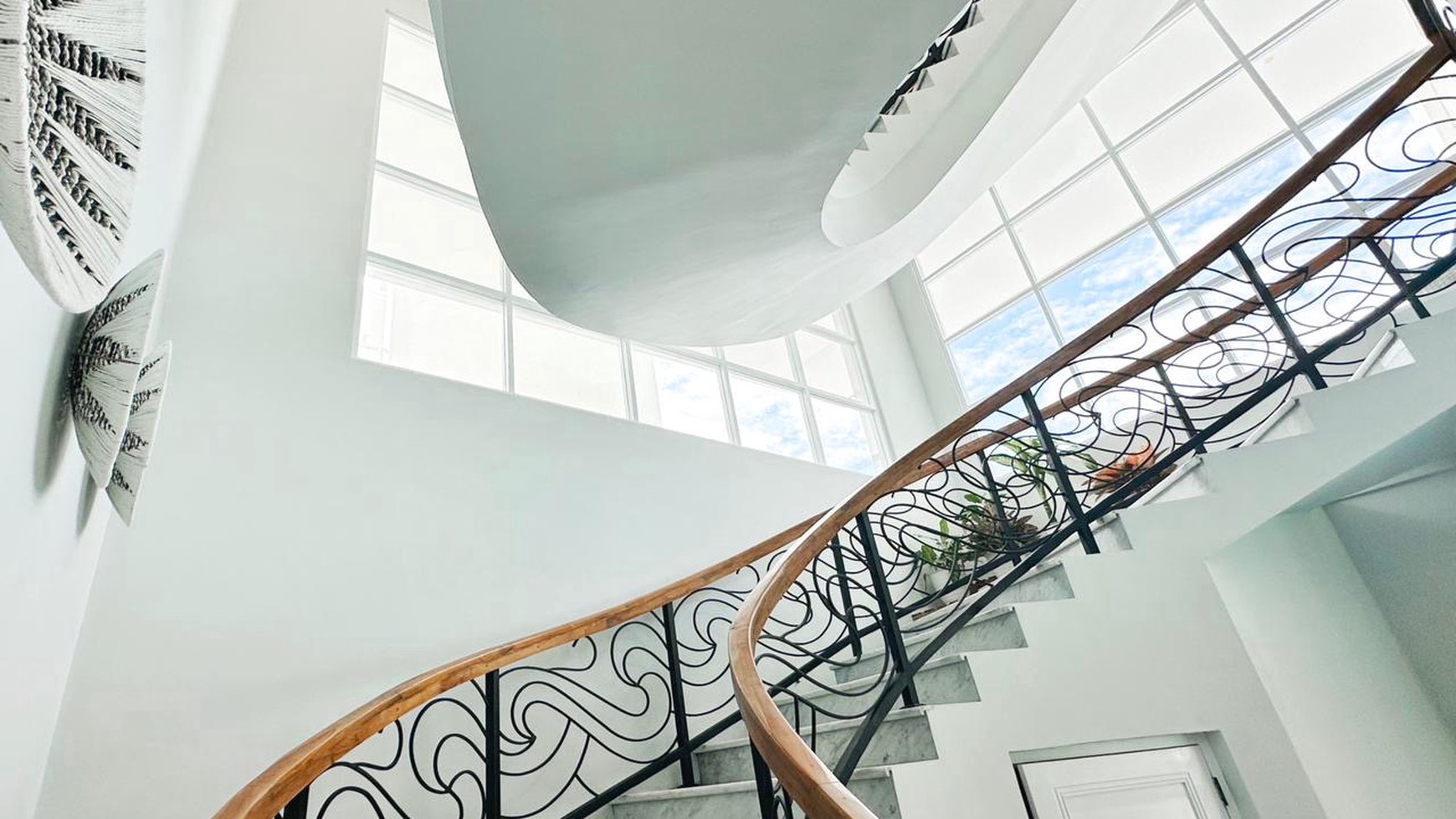 Leasehold - Luxury villa with breathtaking views of majestic mountains in Cemagi, Bal