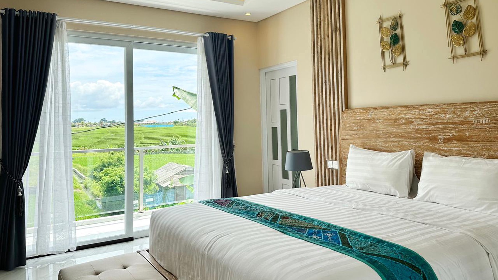 Leasehold - Luxury villa with breathtaking views of majestic mountains in Cemagi, Bal