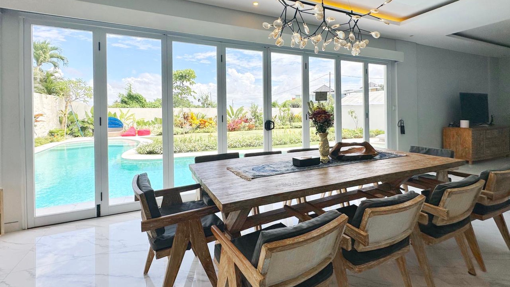 Leasehold - Luxury villa with breathtaking views of majestic mountains in Cemagi, Bal
