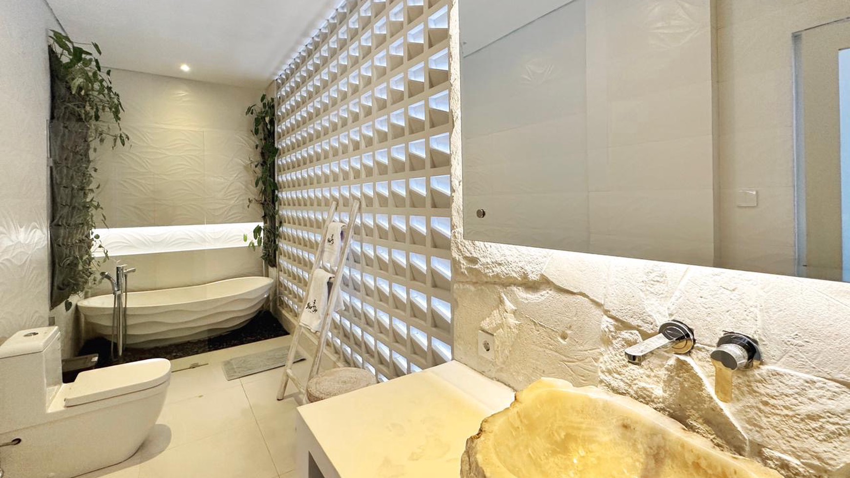 Leasehold - Luxury villa with breathtaking views of majestic mountains in Cemagi, Bal