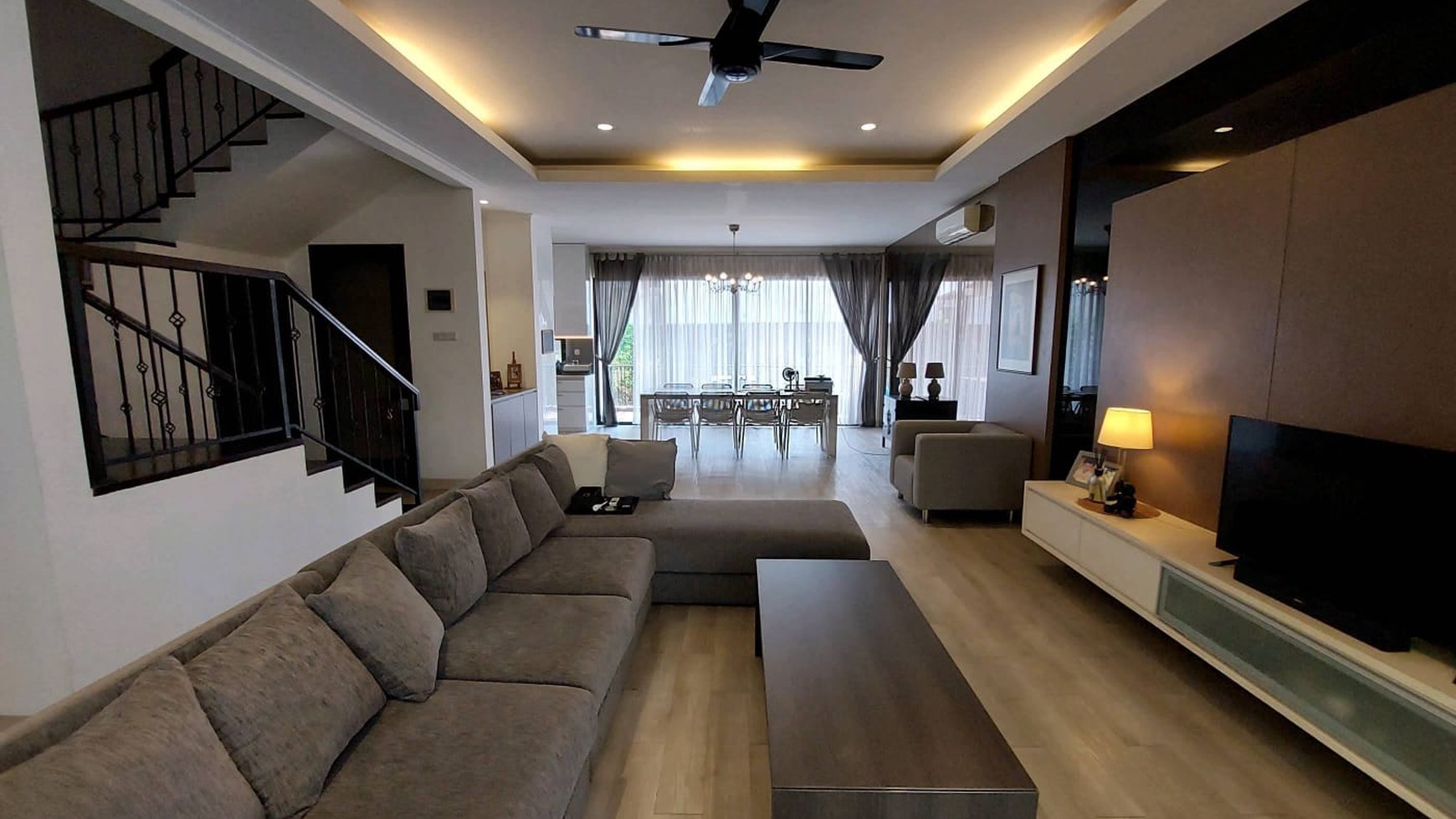 Rumah Dalam Townhouse Lingkungan Asri dan Nyaman di Ampera, Jakarta Selatan