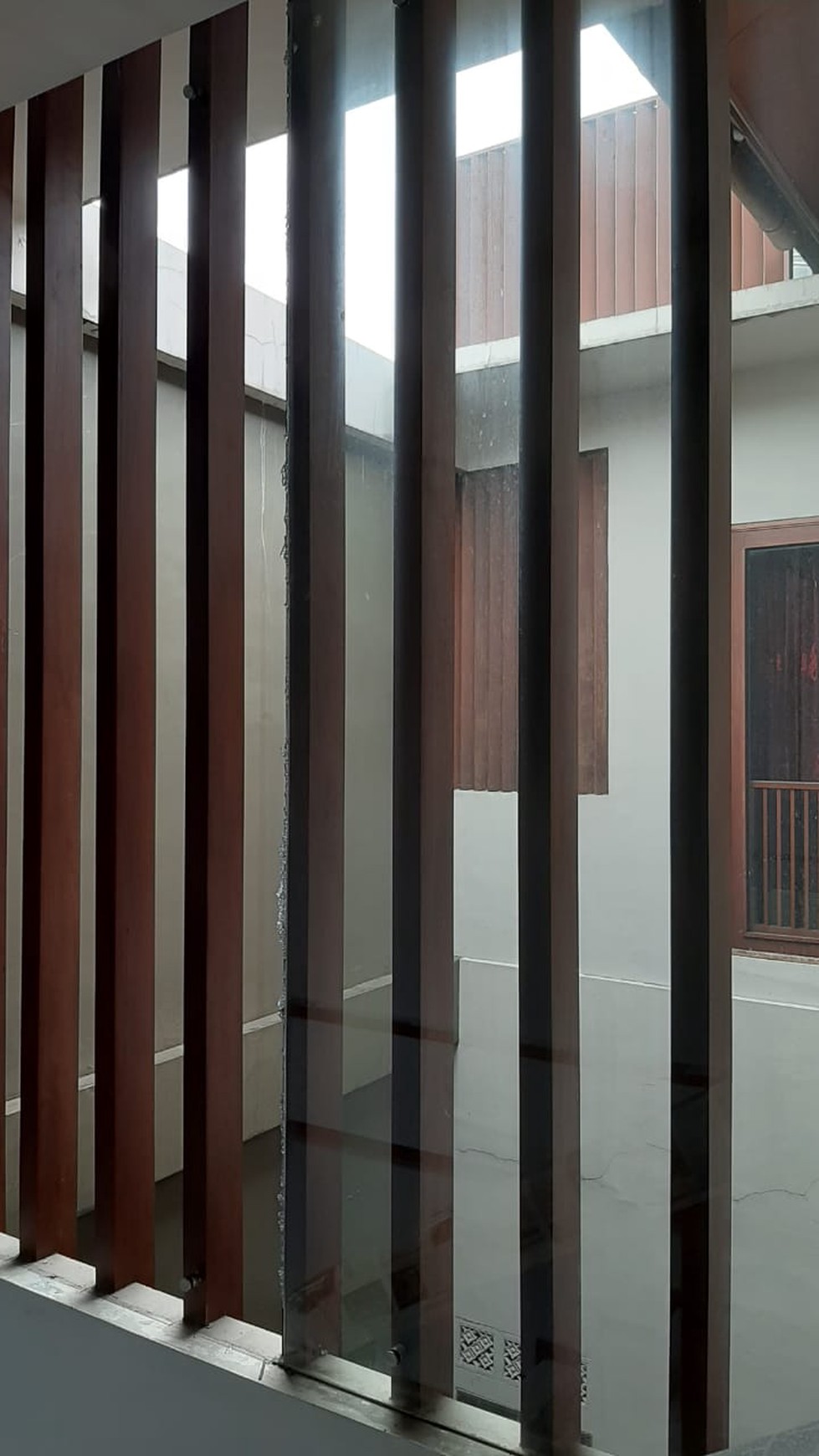 Rumah bagus, 2 lantai siap huni dalam cluster exclusive di Sektor 9