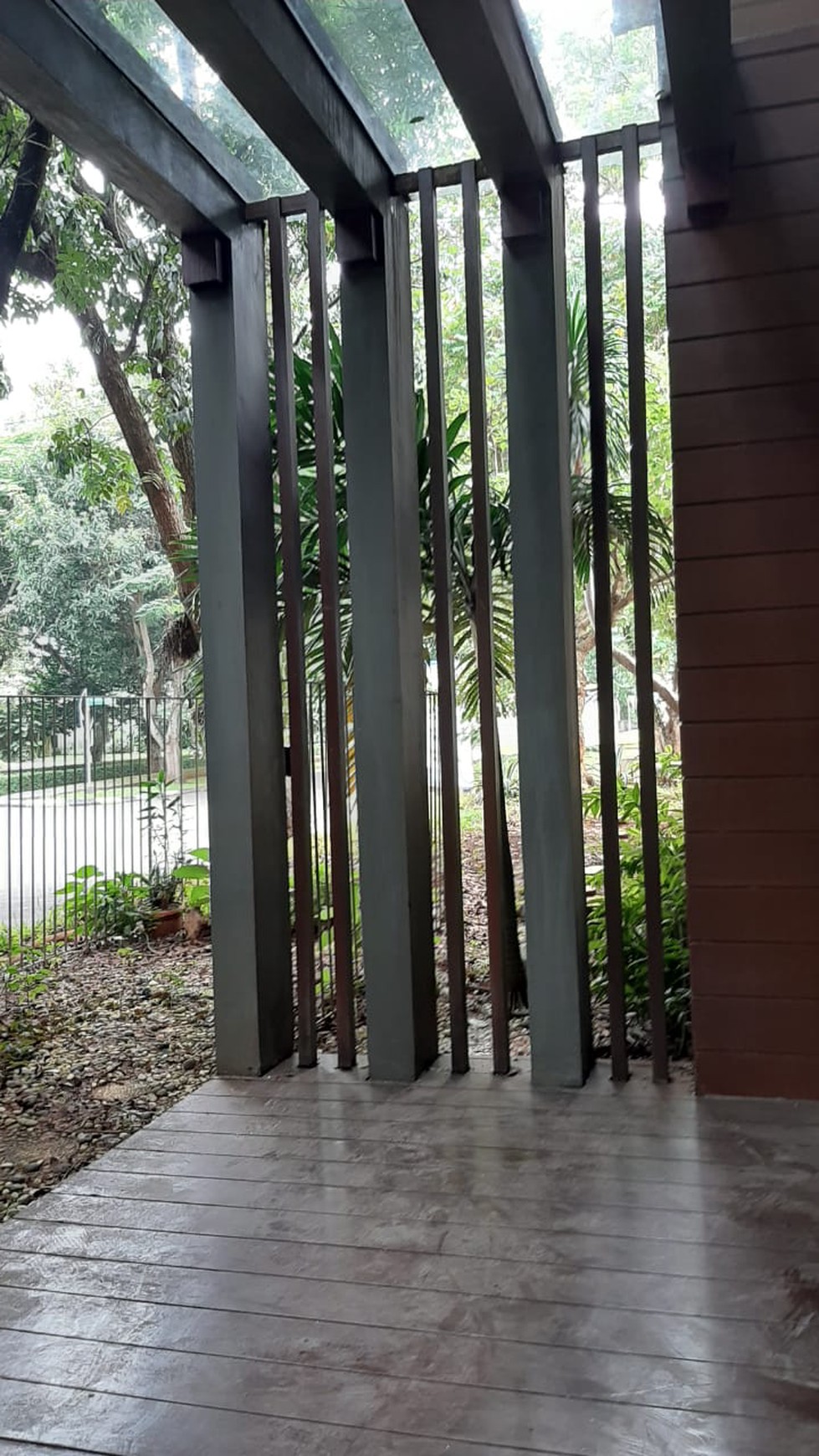 Rumah bagus, 2 lantai siap huni dalam cluster exclusive di Sektor 9