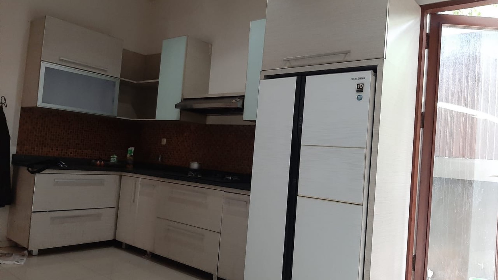 Rumah bagus, 2 lantai siap huni dalam cluster exclusive di Sektor 9