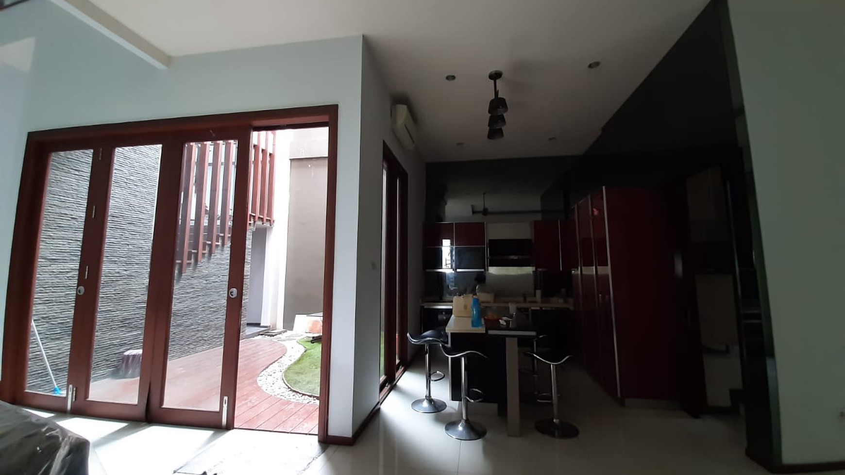 Rumah bagus, 2 lantai siap huni dalam cluster exclusive di Sektor 9