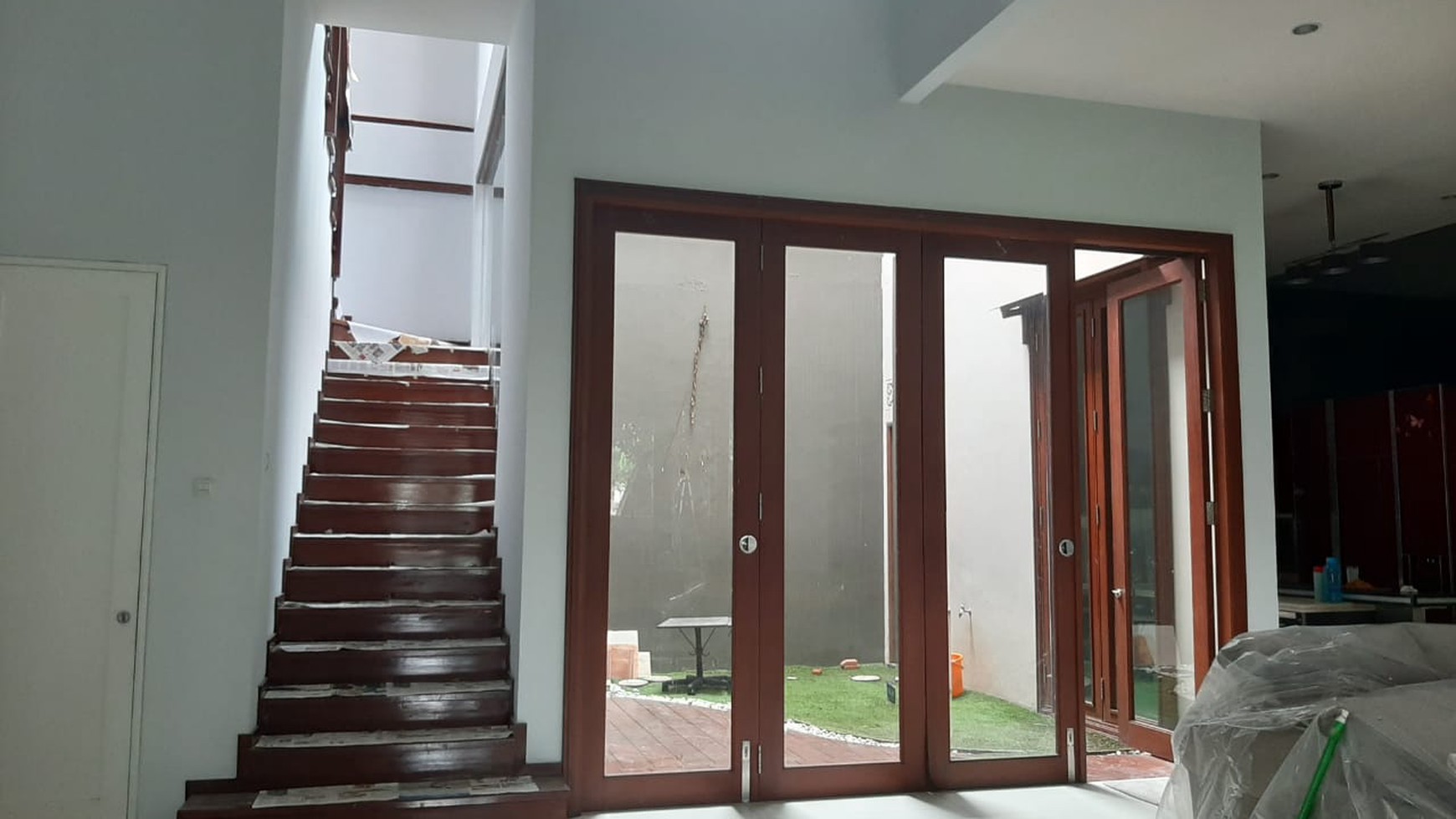Rumah bagus, 2 lantai siap huni dalam cluster exclusive di Sektor 9