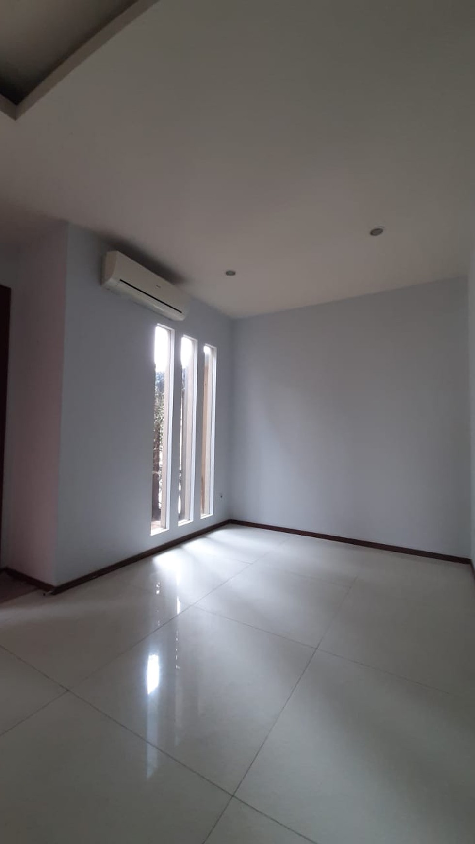 Rumah bagus, 2 lantai siap huni dalam cluster exclusive di Sektor 9