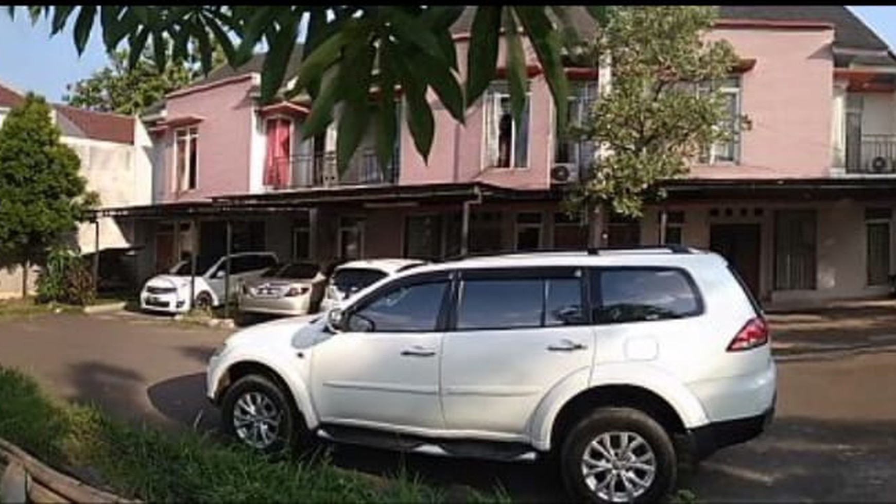Rumah Siap Huni dengan Hunian Nyaman dan Asri di Jakarta Timur