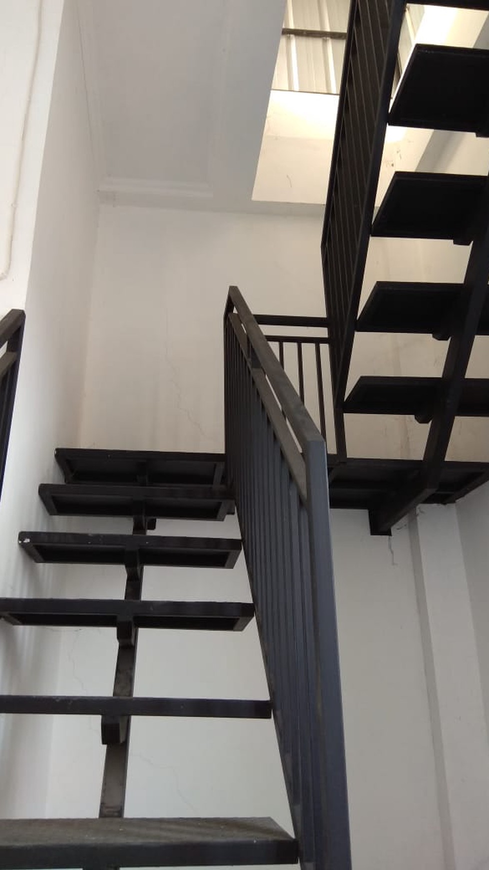 Cinere raya ruko 3 lantai disewakan dikontrakan cocok untuk kantor