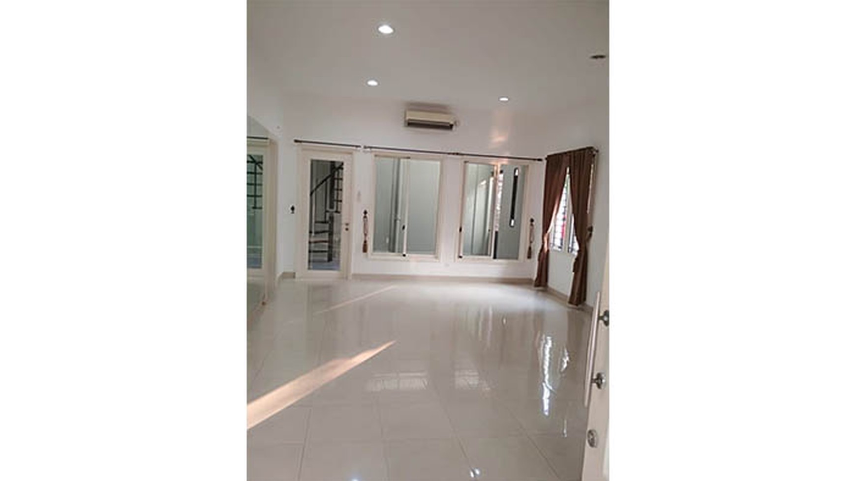 Rumah Hoek Pondok Hijau Golf Cluster Garnet. Gading Serpong