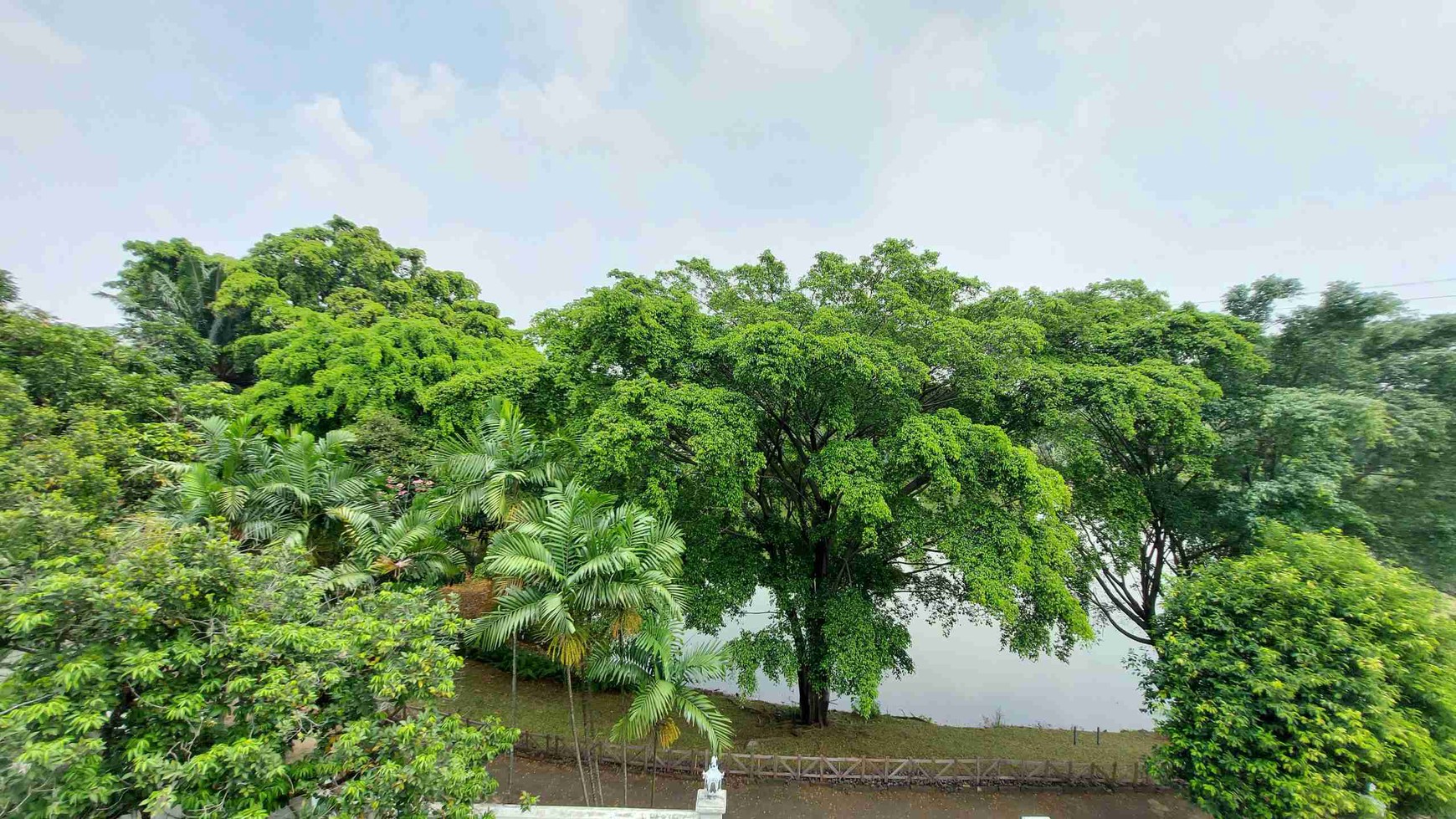 Rumah di Blok A Cinere, Depok, Jawa Barat, Lokasi tenang, view danau