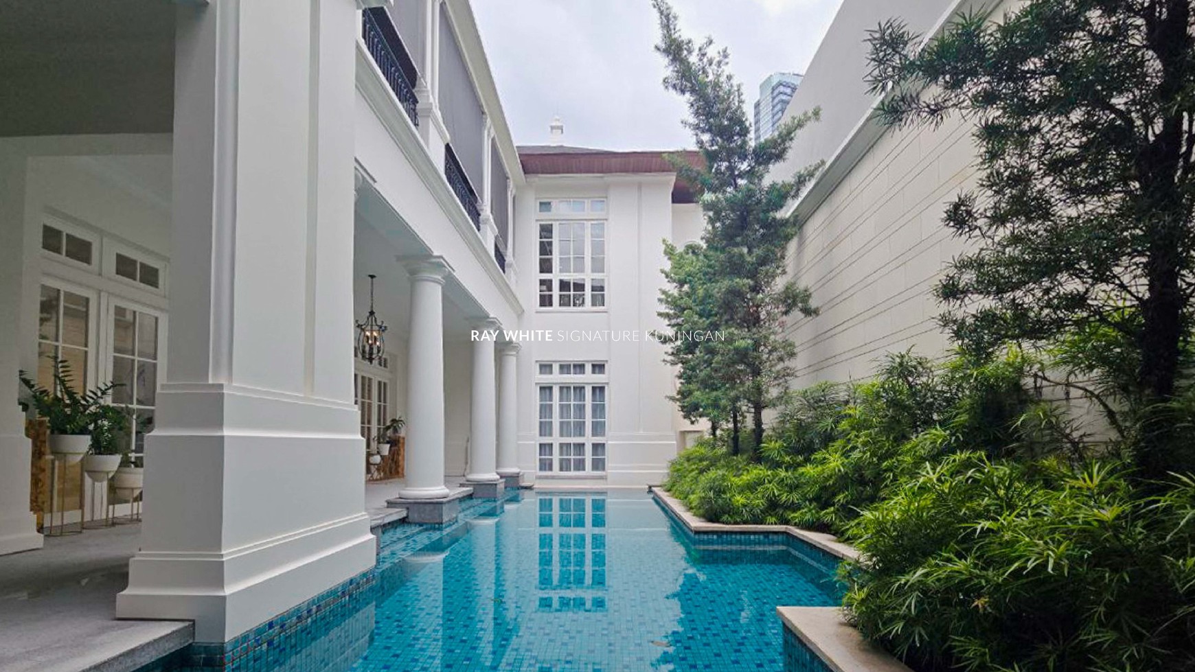 Rumah Mewah di Kawasan Mega Kuningan di Jl Karang Asem