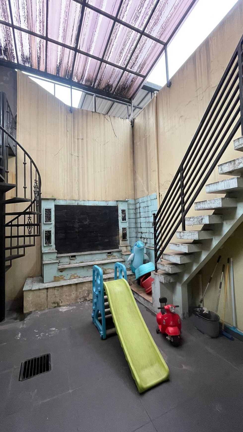 Best Deal Rumah 2 Lantai Siap Huni Legenda Wisata
