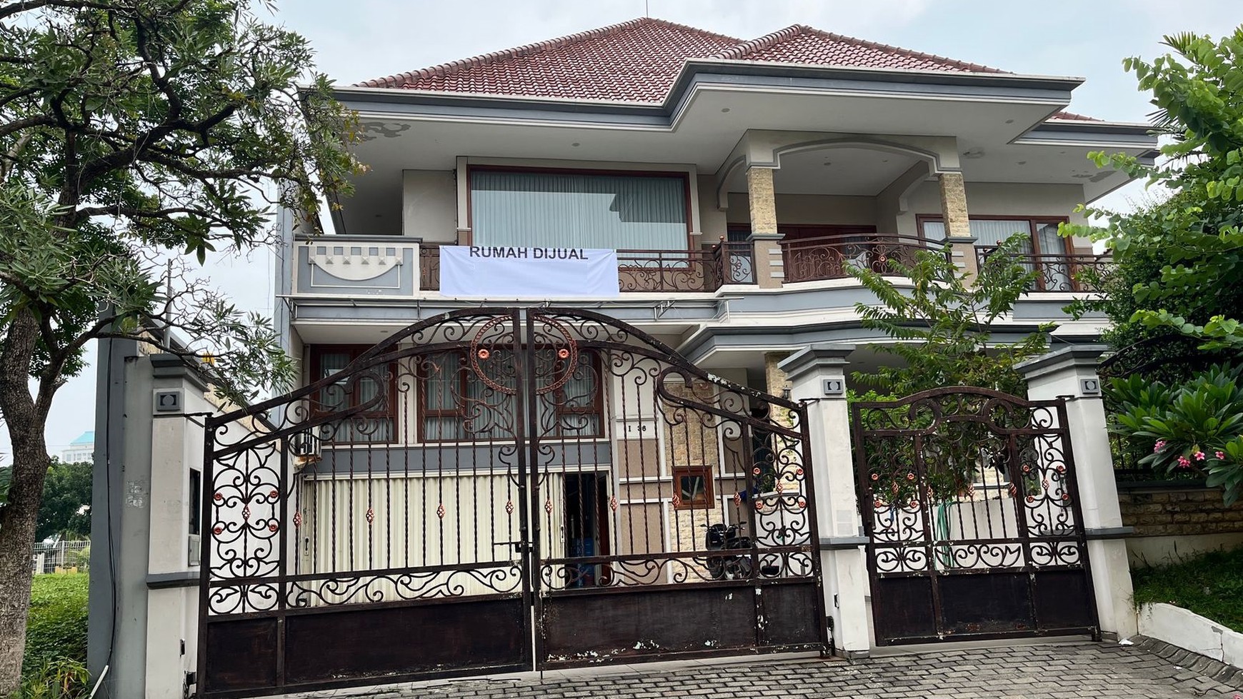 Rumah Dijual Graha Family Wiyung Surabaya