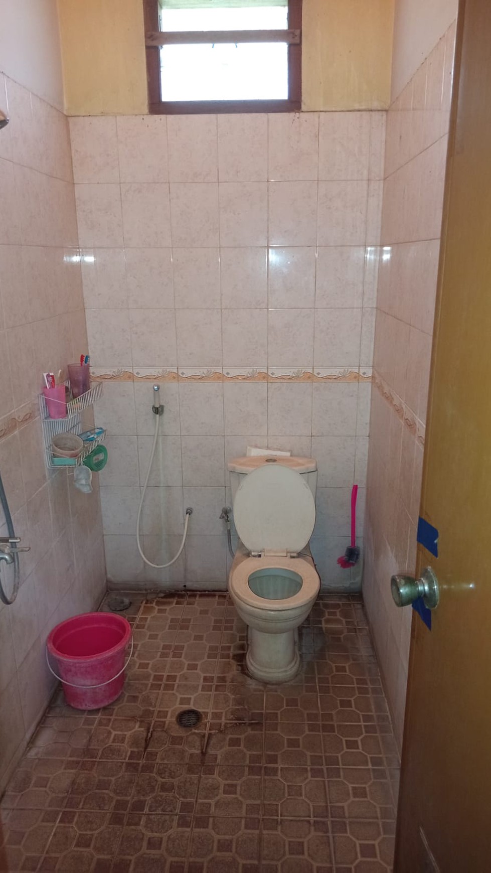 Rumah Luas Standar Diarea Komp Pajak Cipadu, Near Gatte Toll .