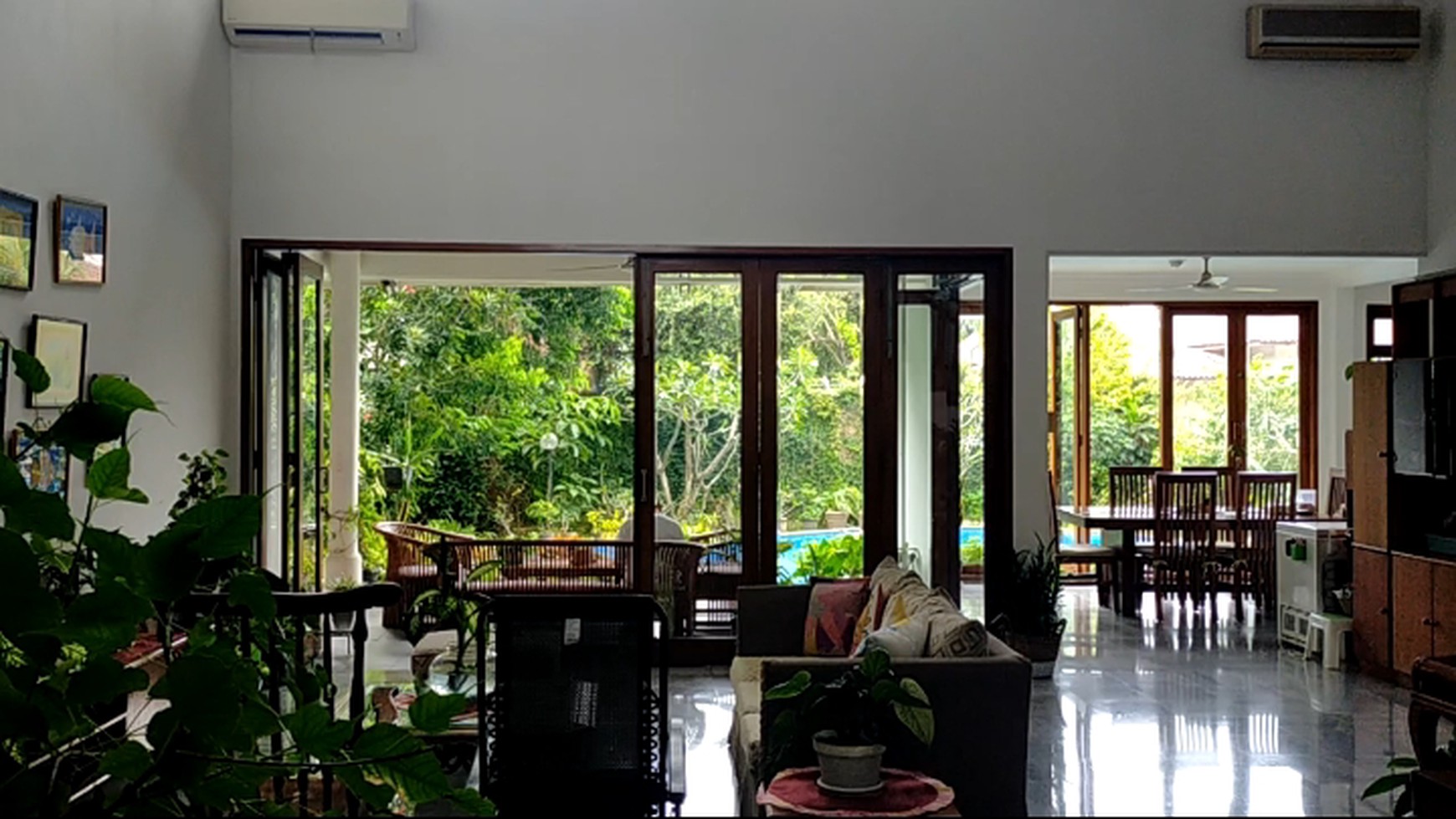 Rumah Klasik Asri dan Nyaman Luas Tanah 2585m2 di Area Pejaten Barat