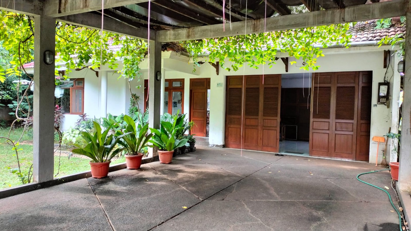 Rumah Klasik Asri dan Nyaman Luas Tanah 2585m2 di Area Pejaten Barat