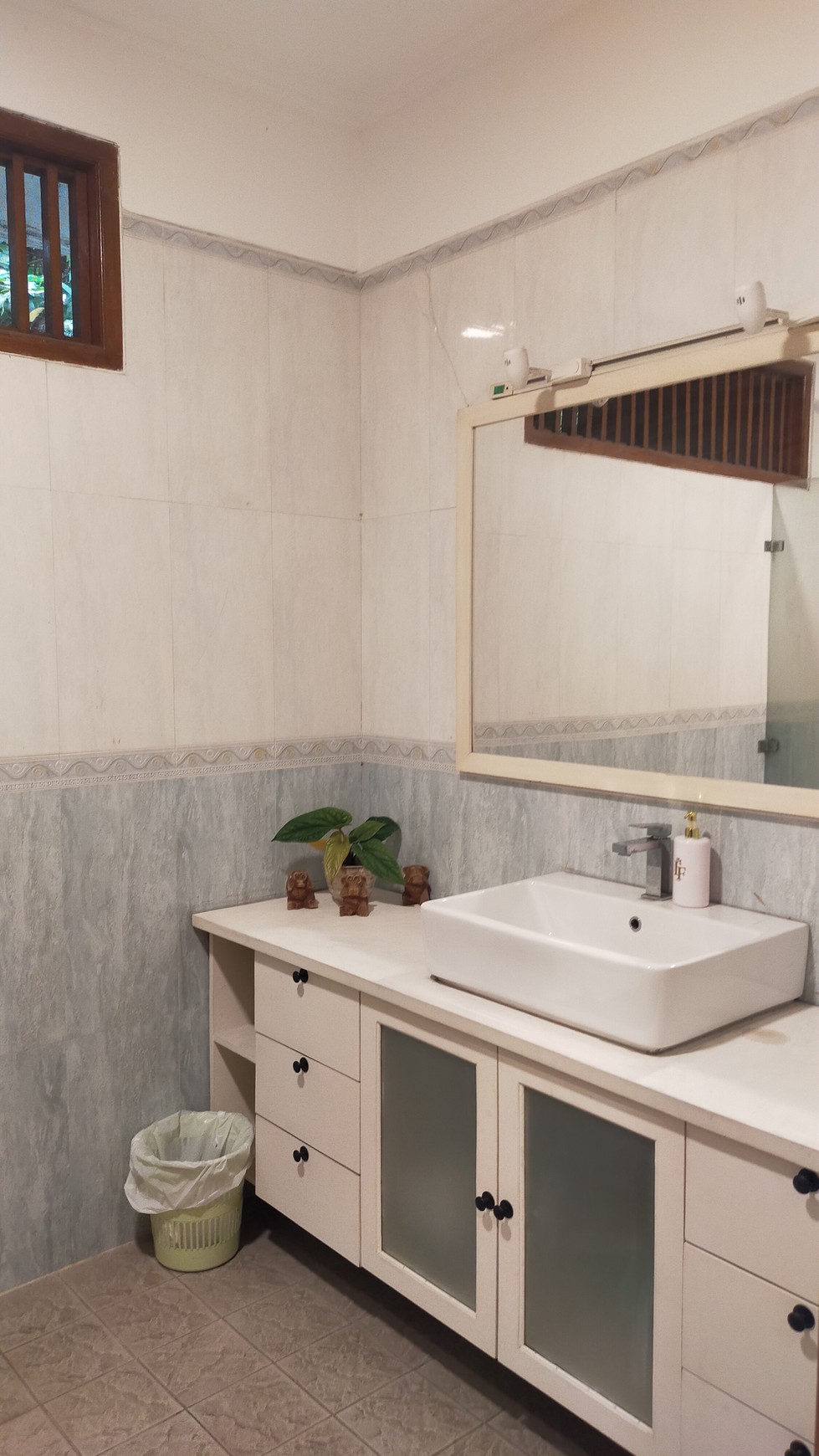 Rumah Klasik Asri dan Nyaman Luas Tanah 2585m2 di Area Pejaten Barat